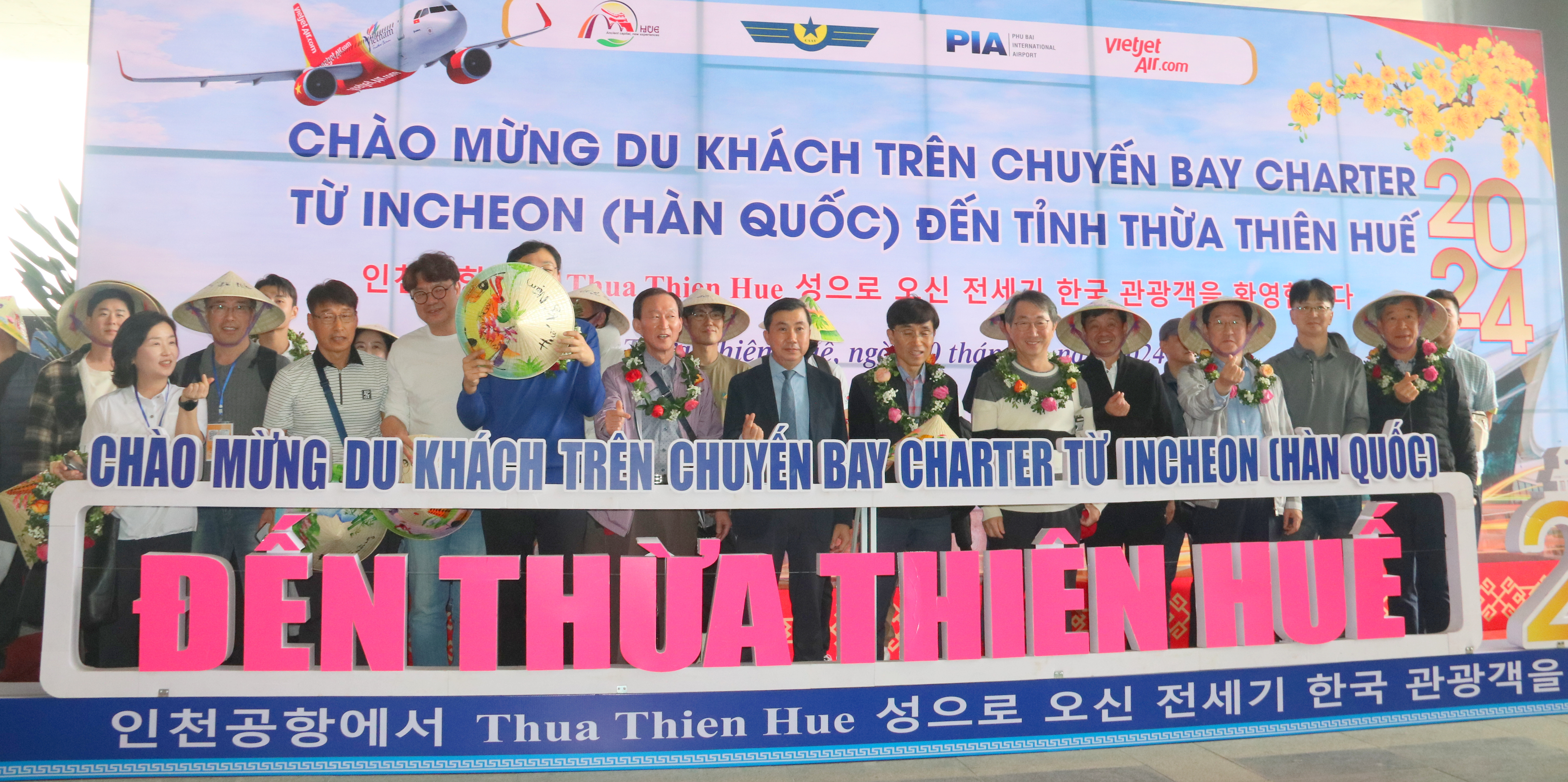 Đón chuyến bay quốc tế đầu tiên đến Huế năm 2024