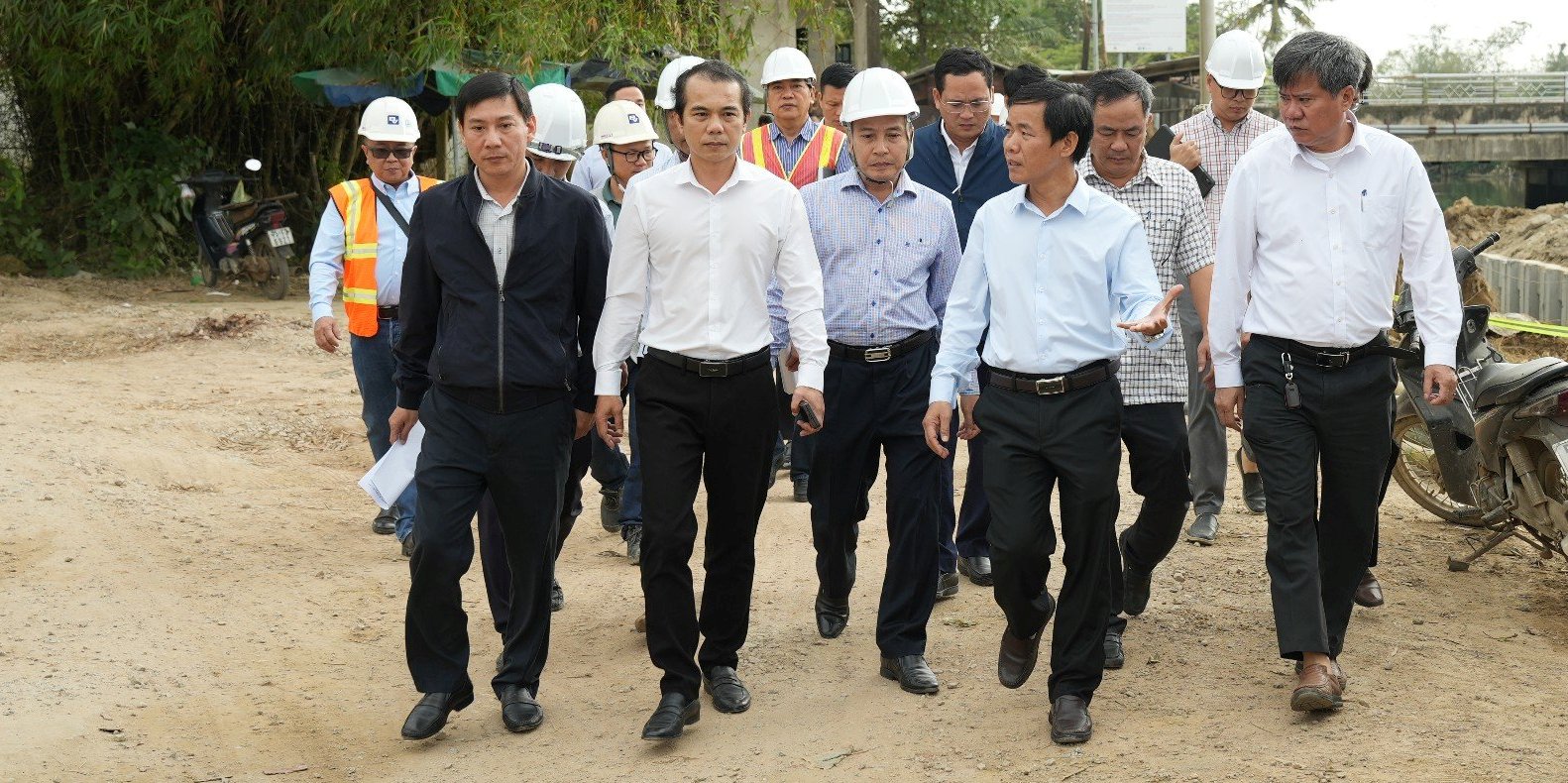 Tập trung nhân lực, đẩy nhanh tiến độ các hợp phần của dự án