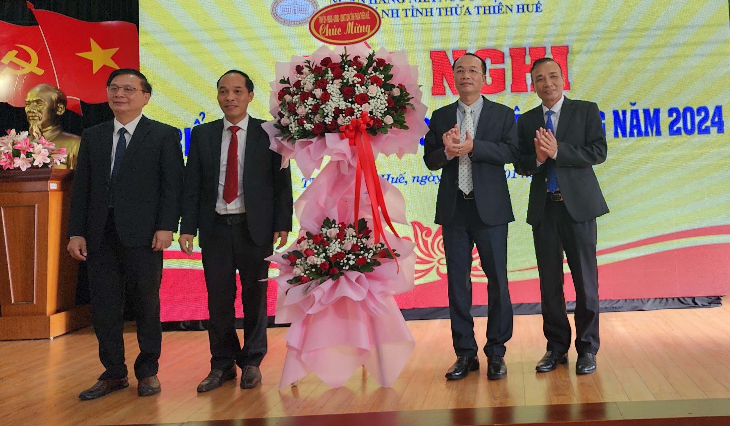 Tăng cường các giải pháp hỗ trợ người dân, doanh nghiệp