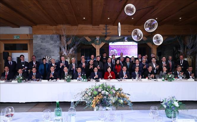 Thủ tướng Phạm Minh Chính đề nghị hỗ trợ xây dựng trung tâm tài chính Việt Nam