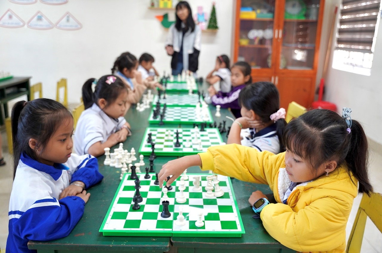 Gần 200 học sinh tranh tài giải cờ vua Hội khỏe Phù Đổng