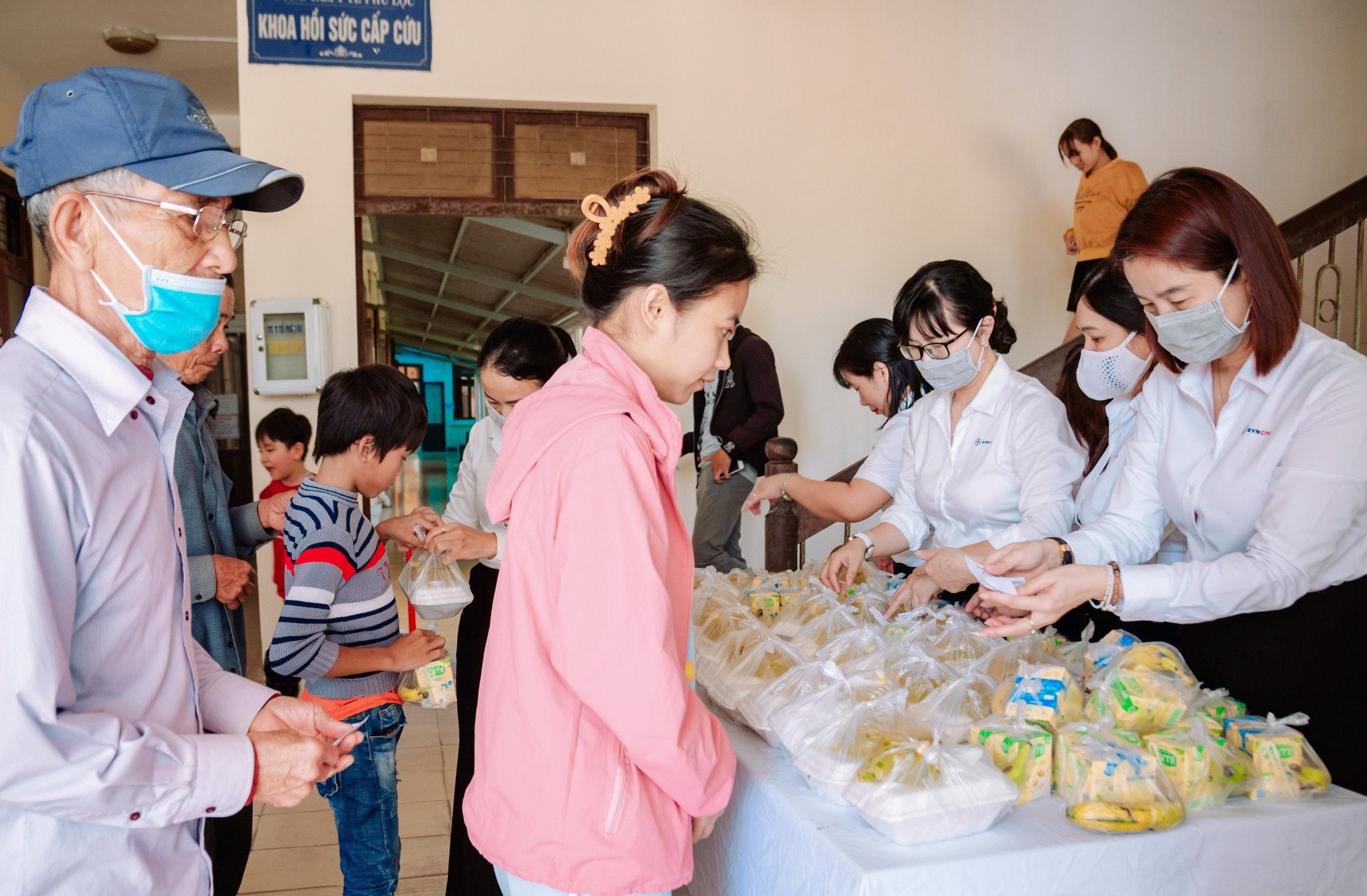 Những suất cơm yêu thương