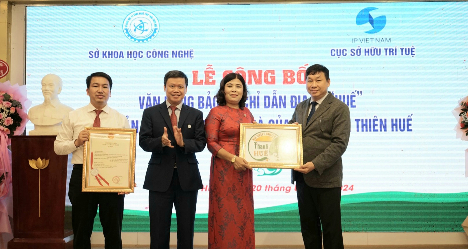 Công bố Văn bằng bảo hộ chỉ dẫn địa lý Huế cho sản phẩm quả thanh trà