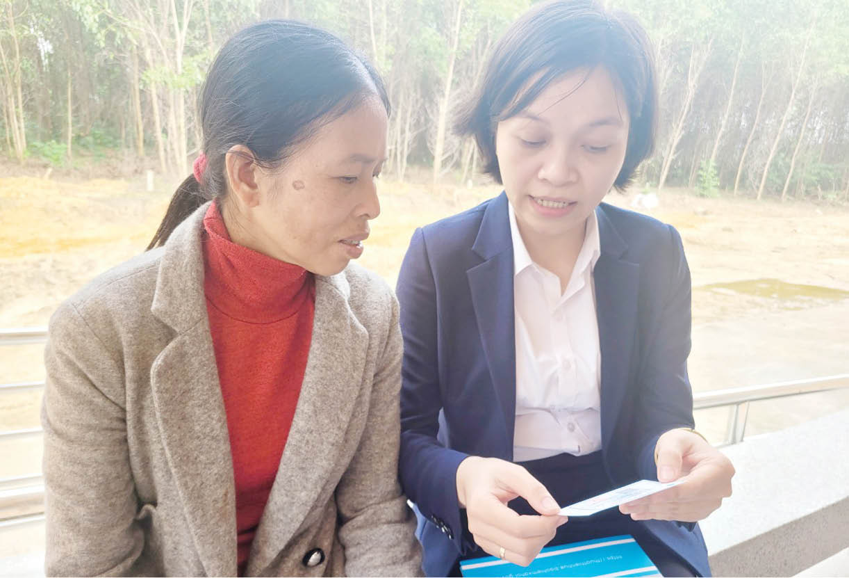 Quà bảo hiểm cho người dân