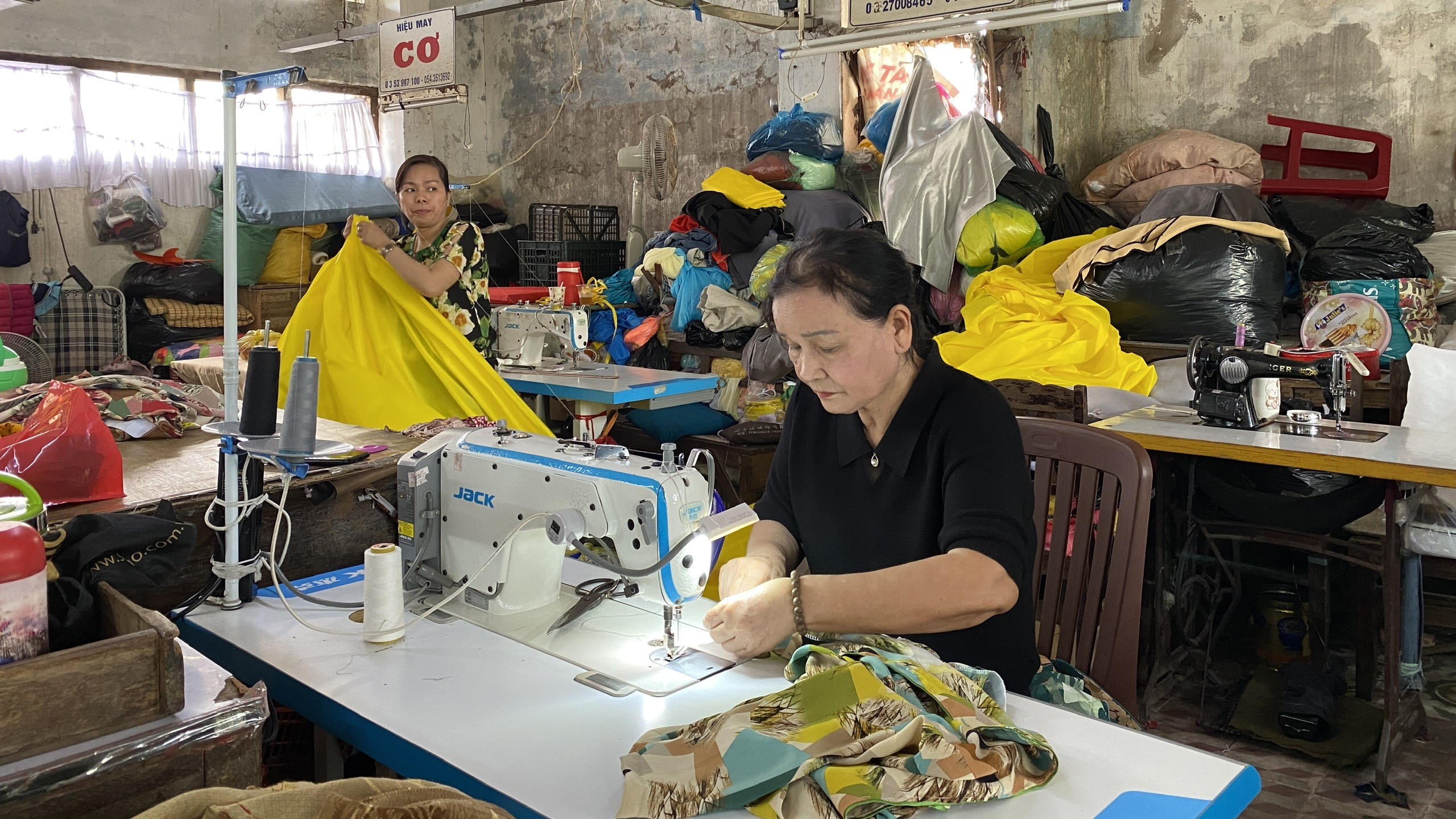 Giữ gìn nghề truyền thống ở Lầu may