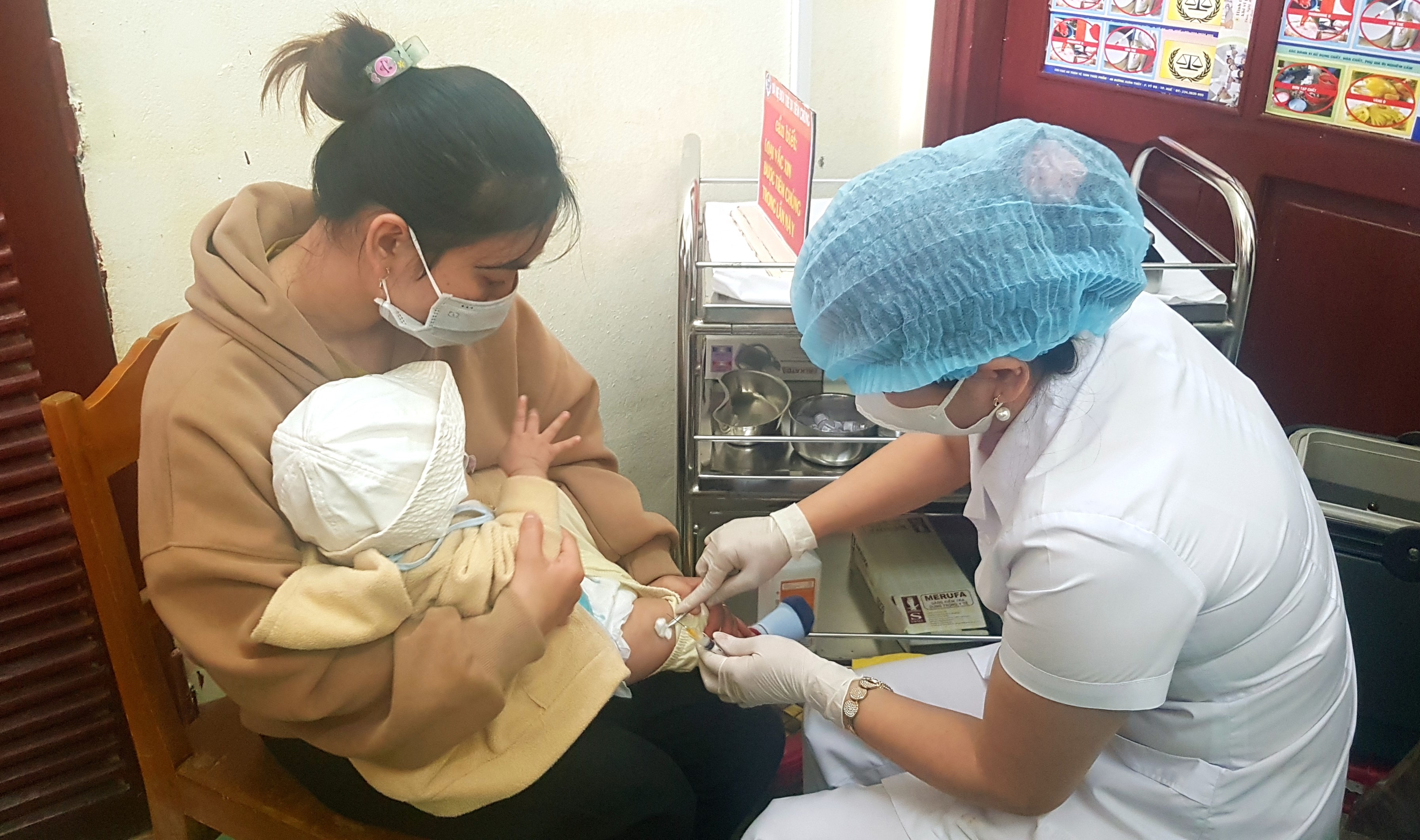 Tiêm chủng thường xuyên và tiêm bù mũi sau thời gian hụt nguồn cung vắc xin