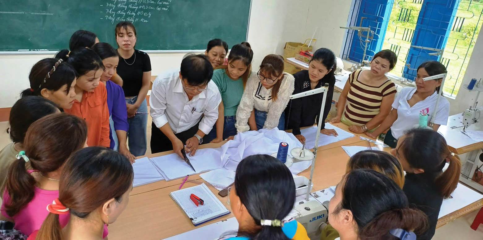 Rút ngắn tỷ lệ hộ nghèo để cán mốc 1,84 năm 2025