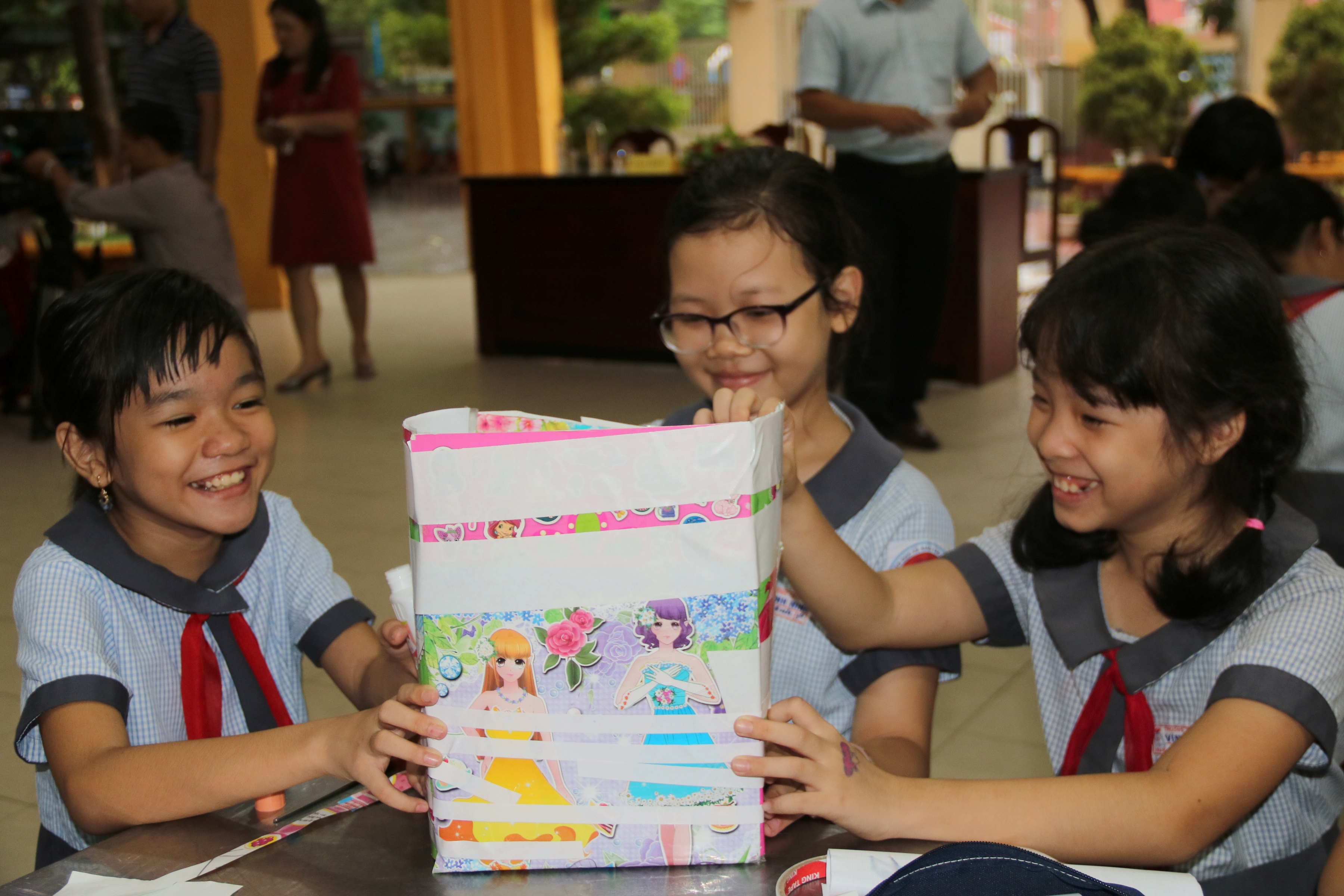 Cho trẻ học tiếng Anh sớm Không nên bài xích Tiếng việt