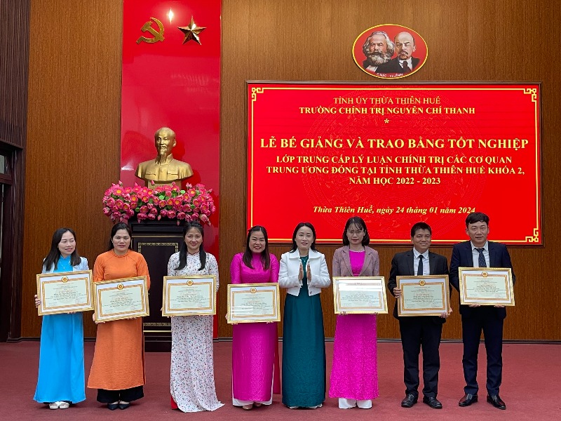 68 cán bộ các cơ quan Trung ương hoàn thành lớp trung cấp Lý luận chính trị