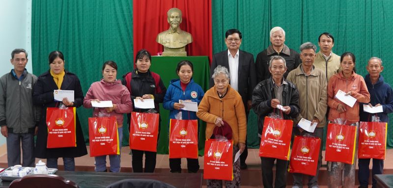 Chia sẻ cùng các hộ gia đình khó khăn