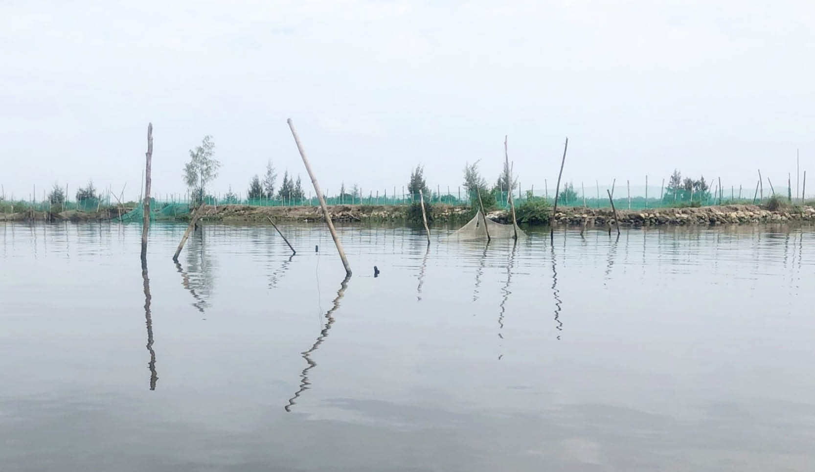 Ngăn chặn lấn chiếm đất có mặt nước chuyên dùng trên đầm phá