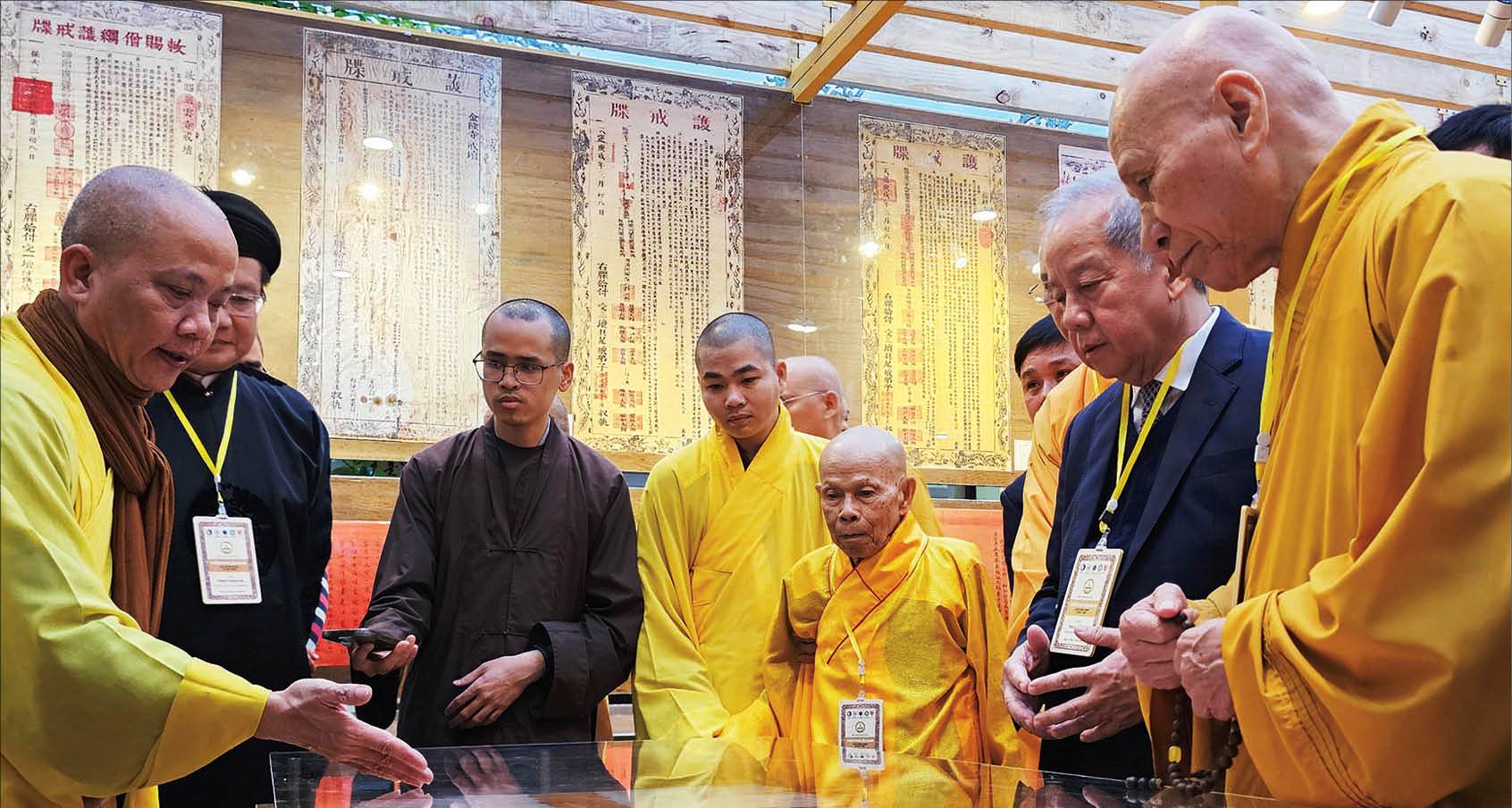 Trăm năm nén lại trong phút giây tri ngộ