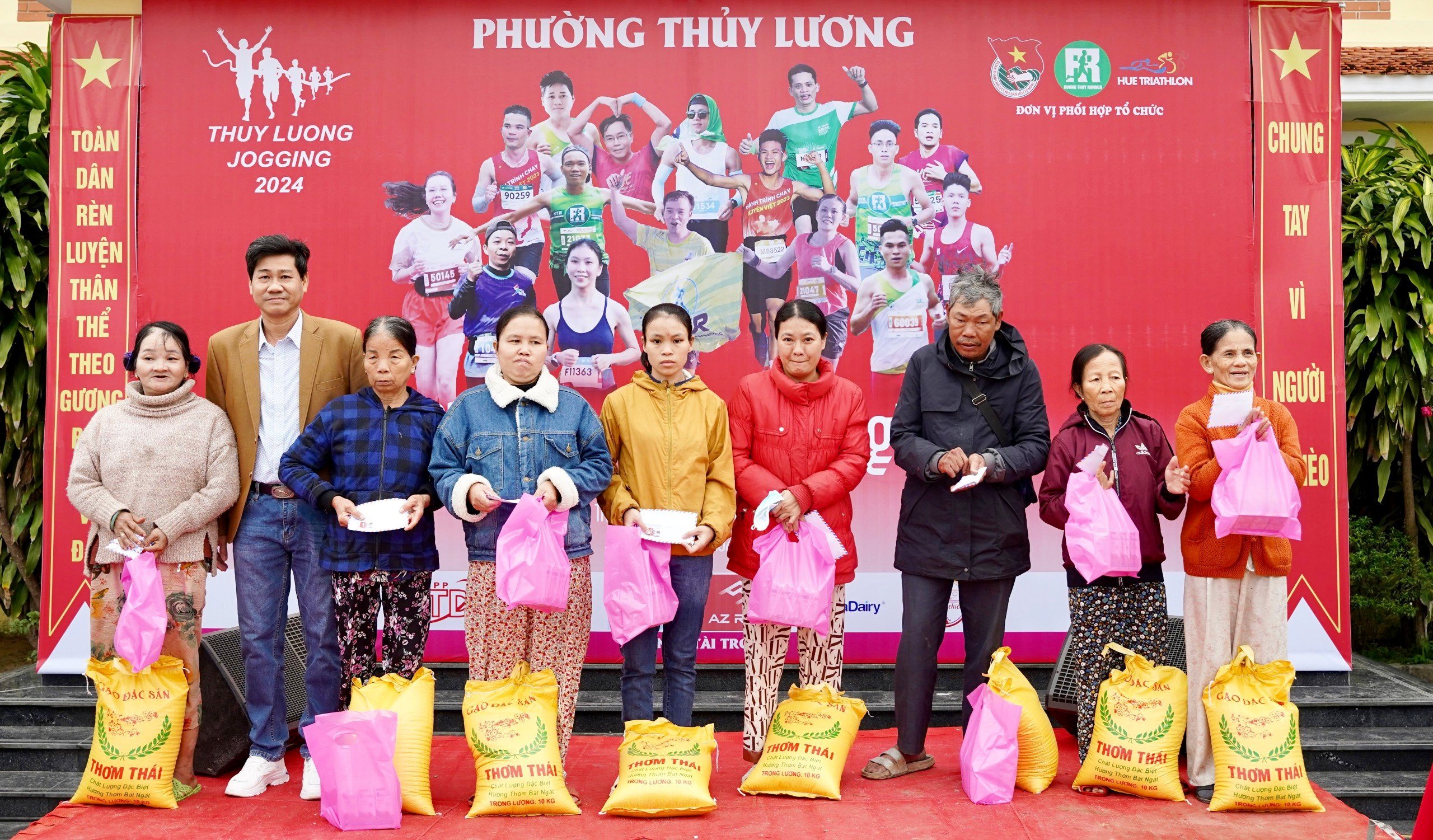 Hơn 1 300 VĐV tham gia giải chạy gây quỹ vì người nghèo