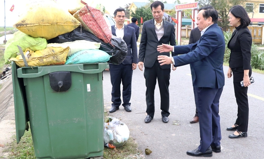 Triển khai mô hình điểm nông dân phân loại thu gom vận chuyển rác thải