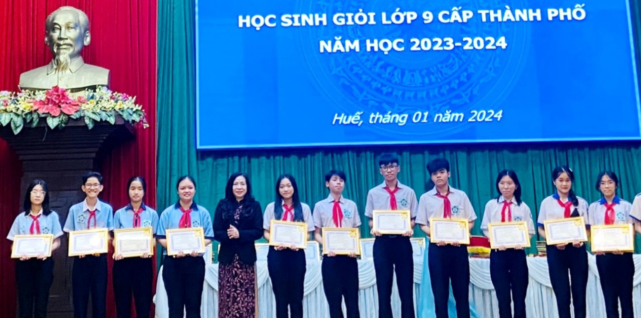 TP Huế tuyên dương 262 học sinh đạt giải học sinh giỏi lớp 9