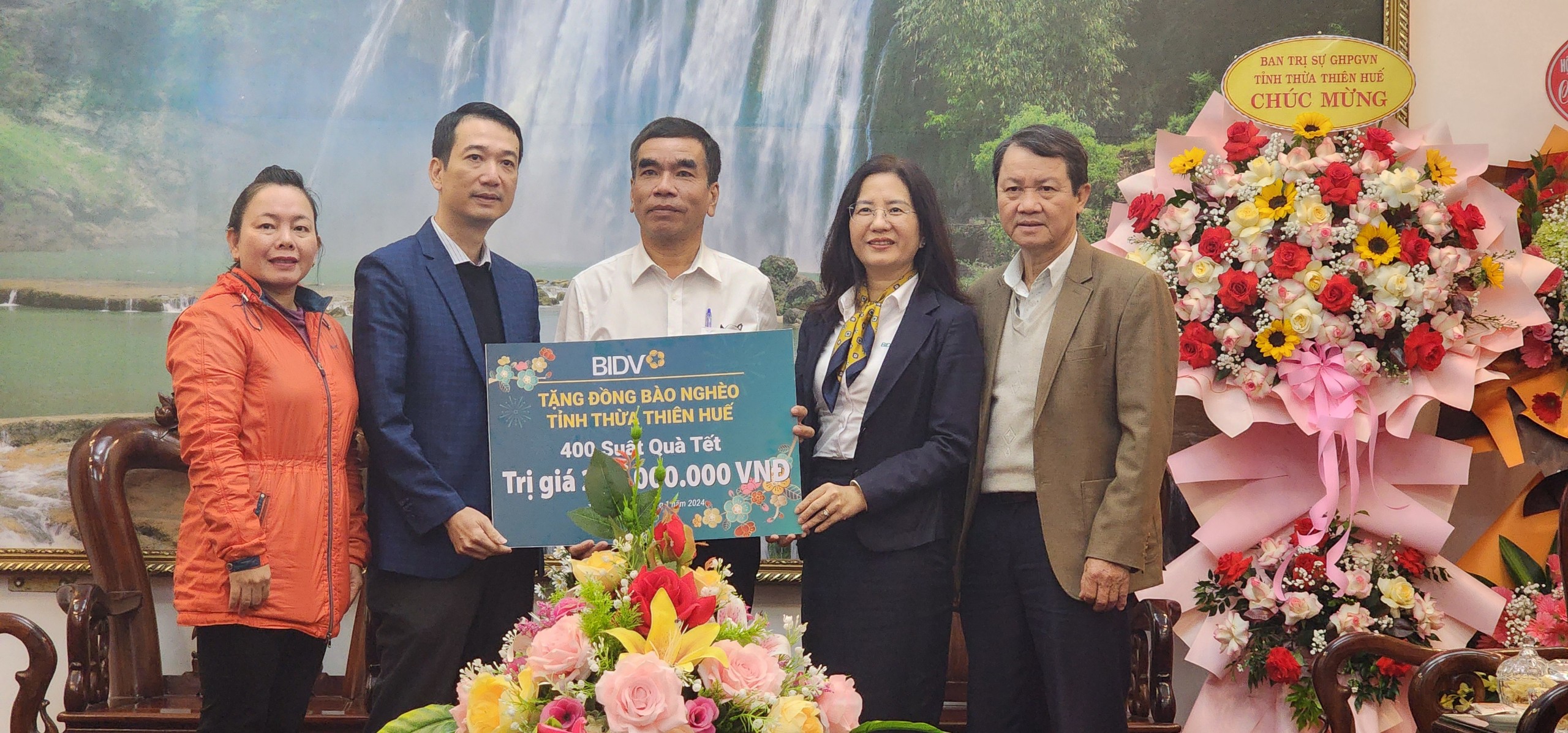 BIDV trao 400 suất quà tết cho người nghèo