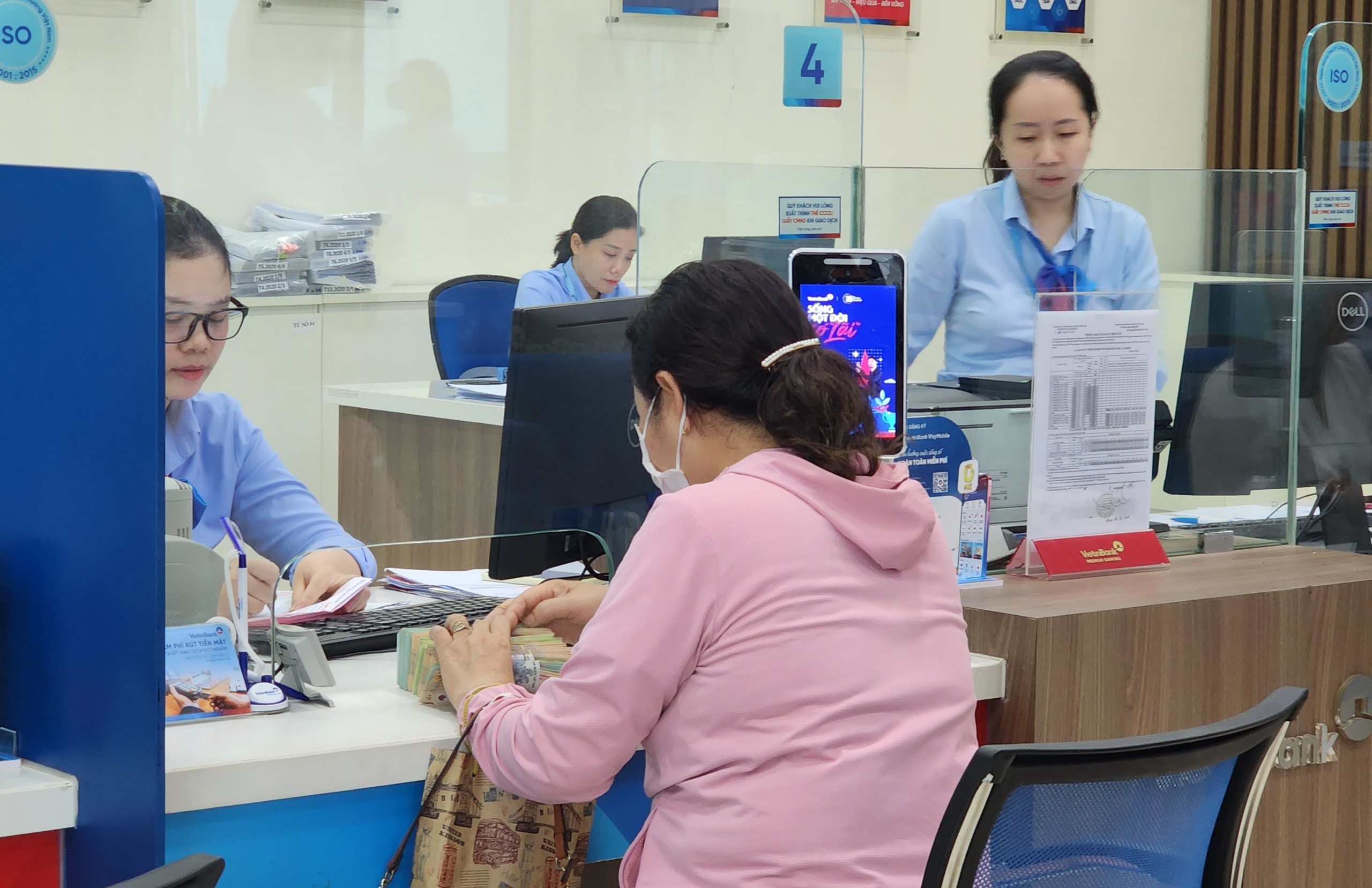 Ứng dụng dữ liệu dân cư trong đánh giá khả tín khách hàng vay