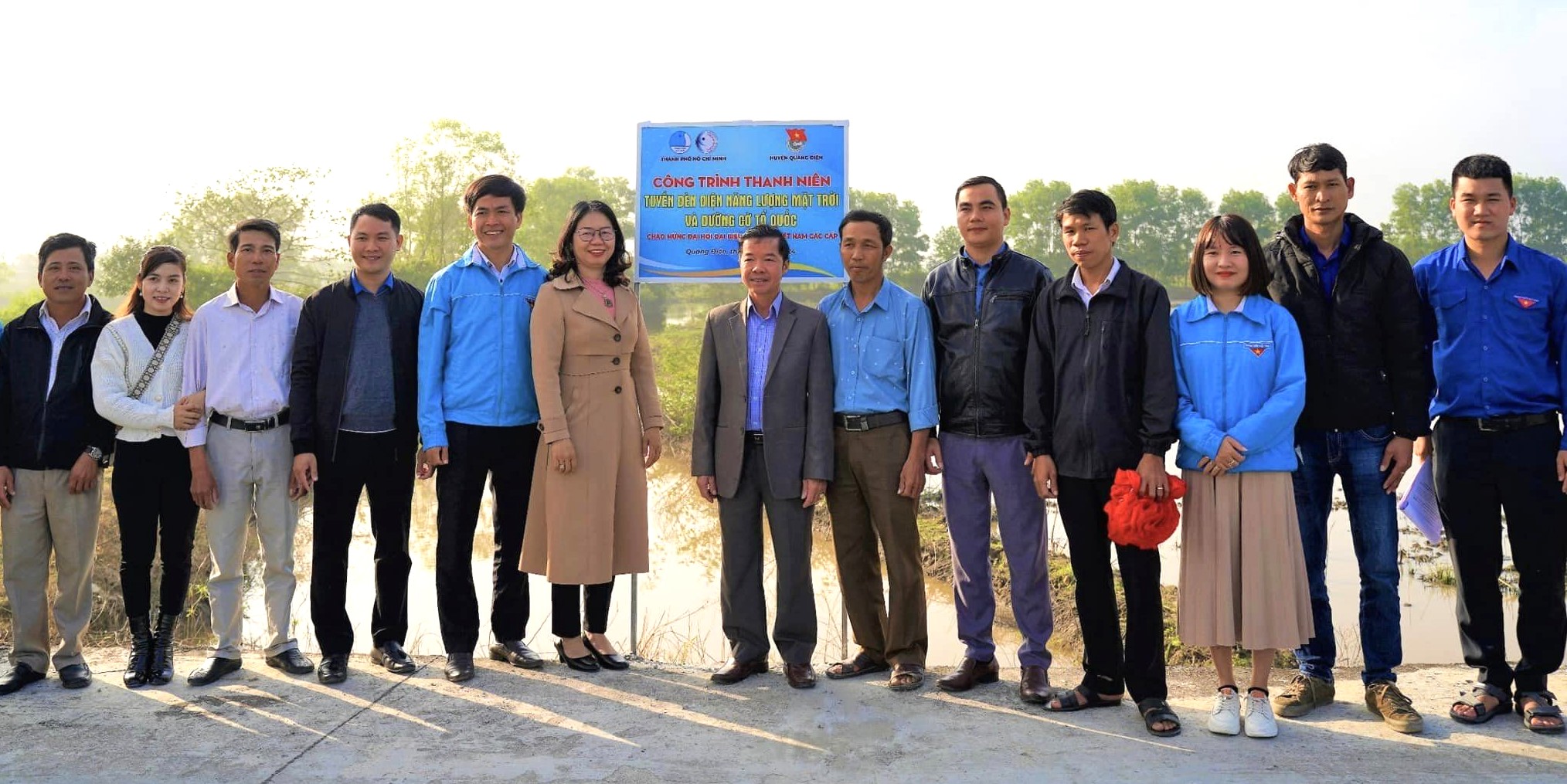 Khánh thành công trình thanh niên “Tuyến đèn điện năng lượng mặt trời và đường cờ Tổ quốc”