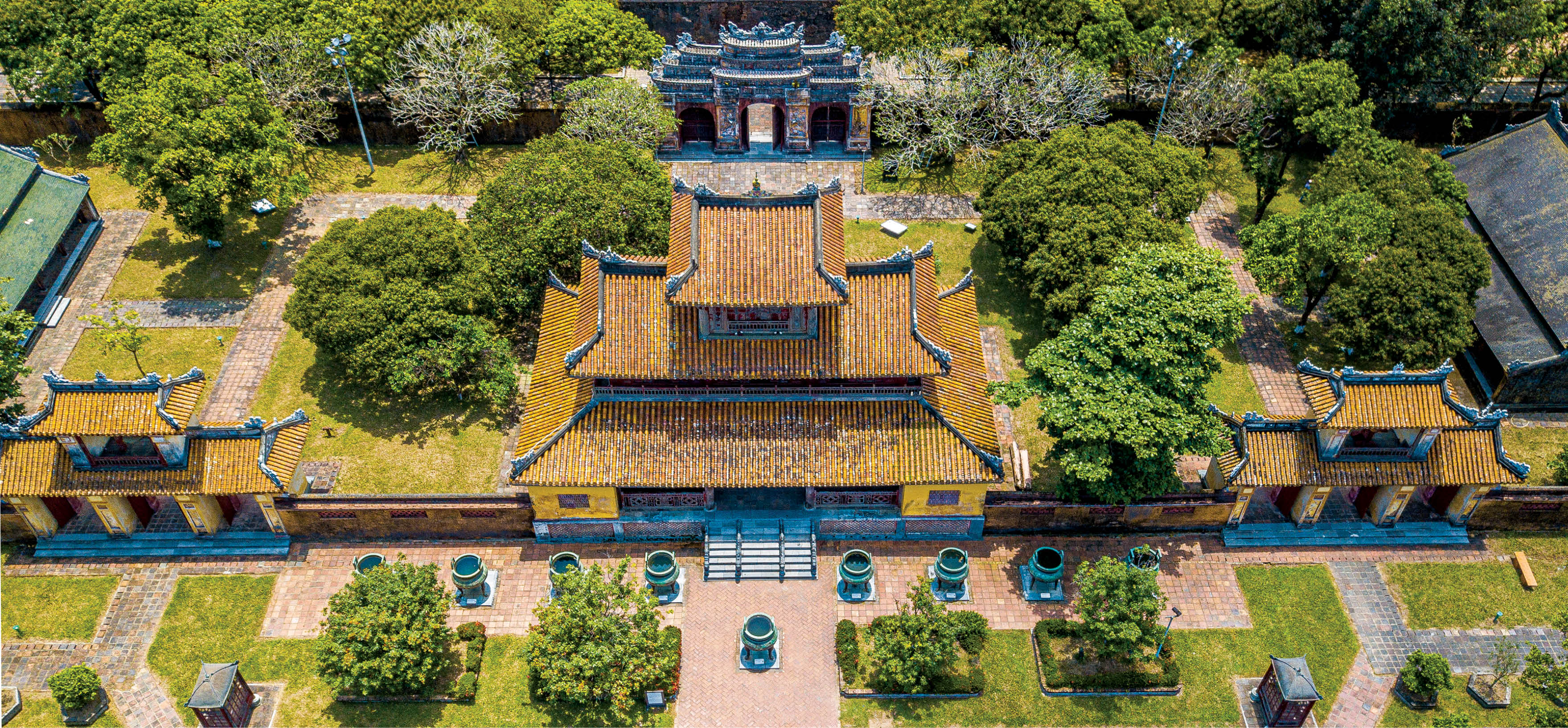 Con rồng trên Cửu đỉnh Huế