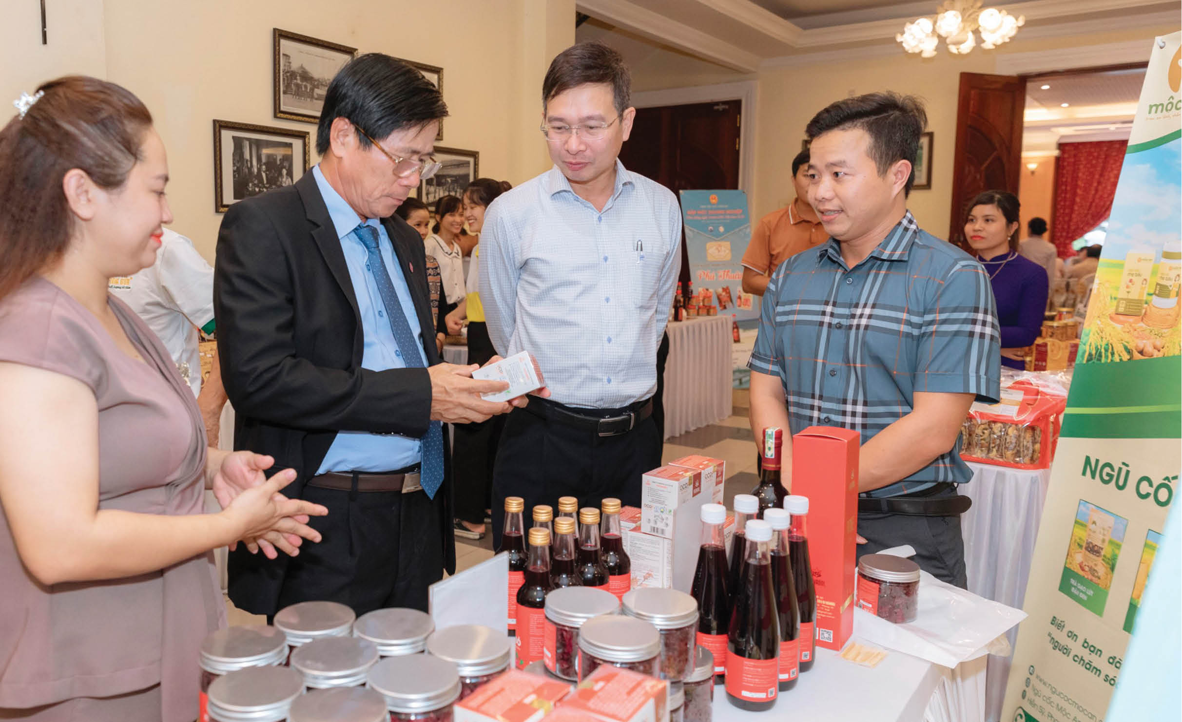 Tốt gỗ tốt cả nước sơn