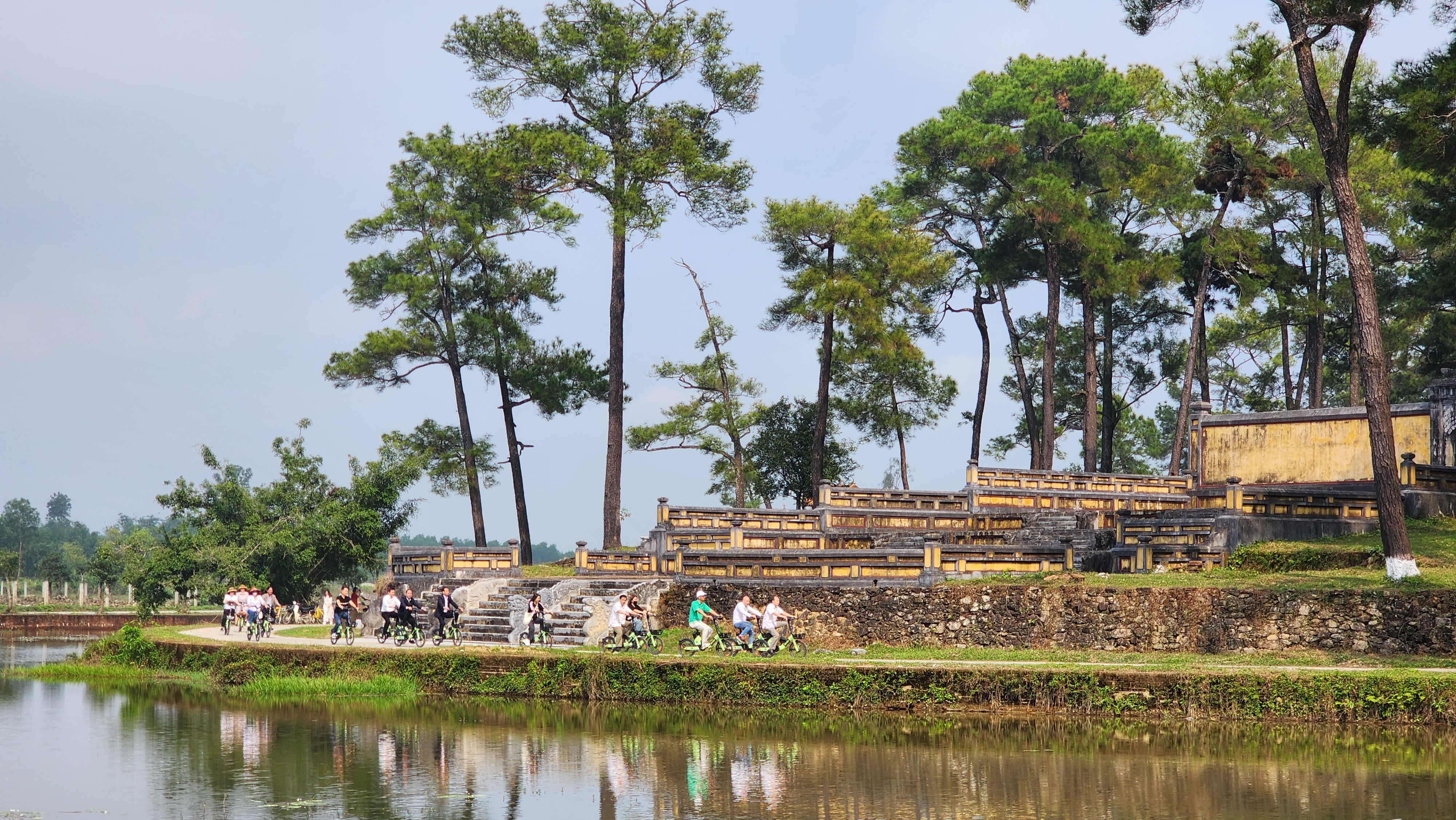 Khám phá di sản Huế bằng xe đạp thông minh