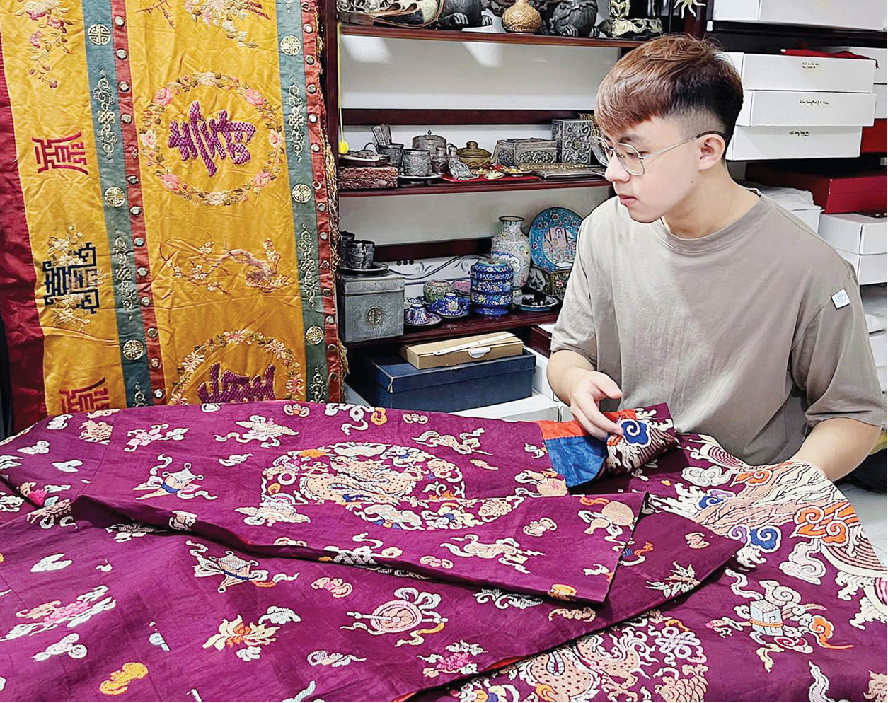 La Quốc Bảo - đam mê tái hiện lễ phục triều Nguyễn