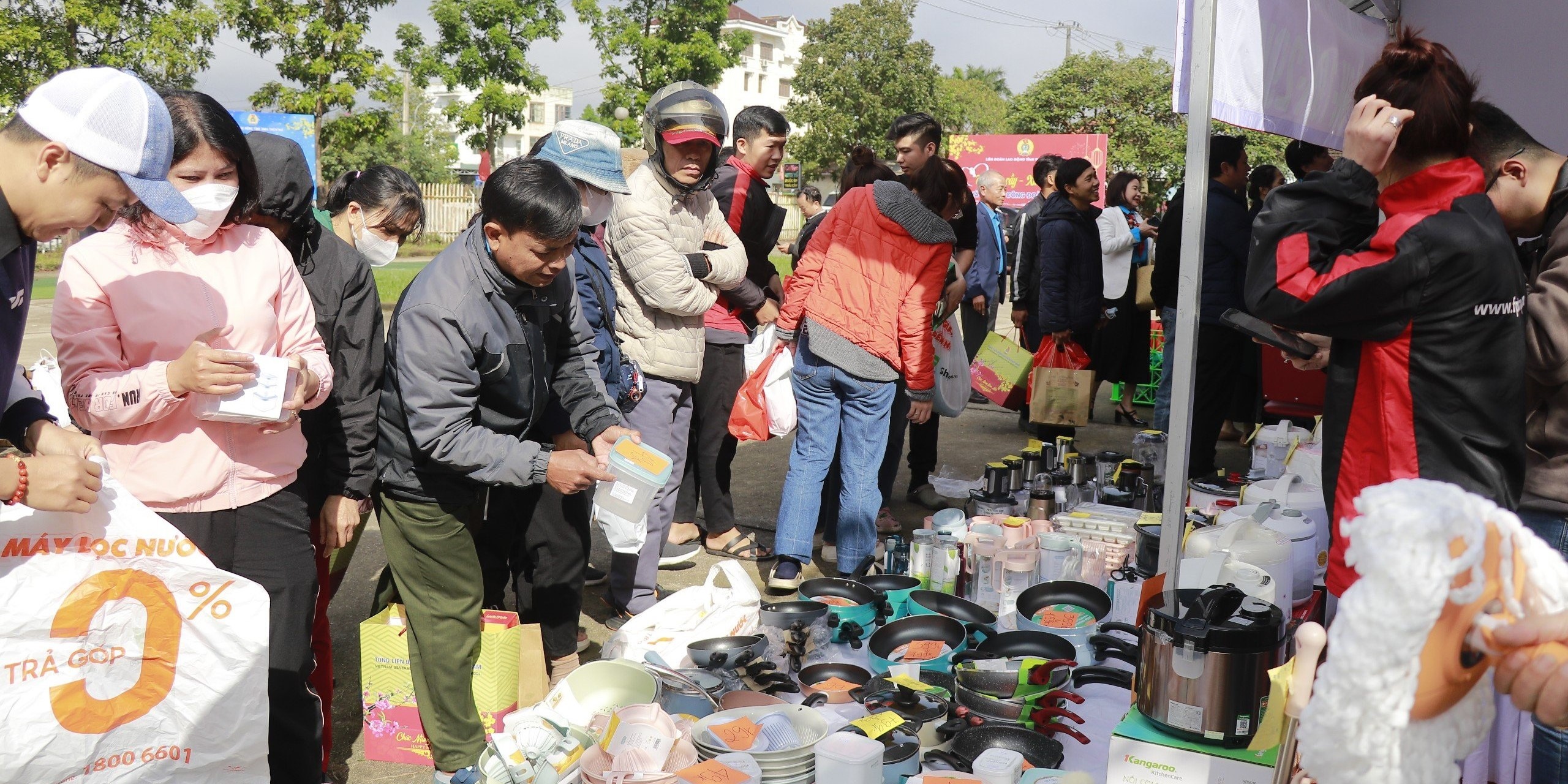 Tết vui từ những phiên chợ 0 đồng