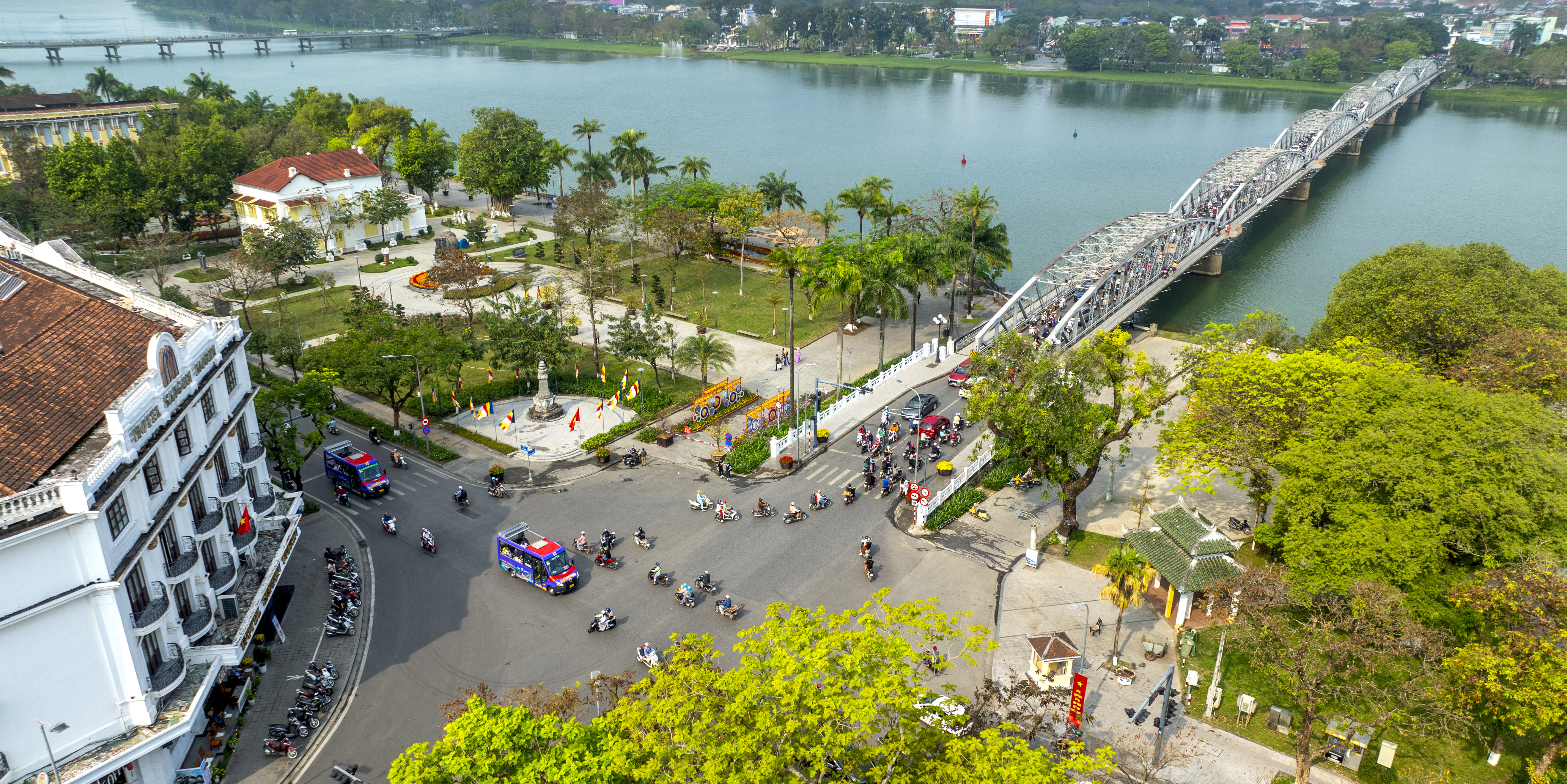 “Khoác áo mới” cho city tour