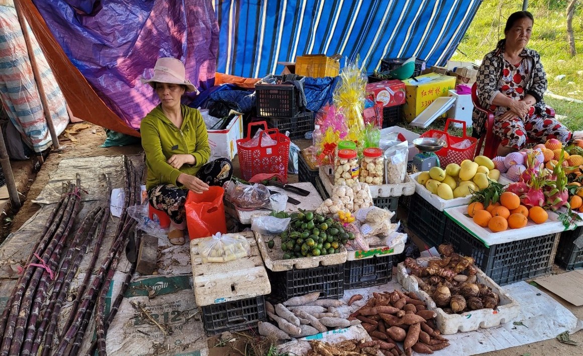 Về khu Ba, đi chợ tết