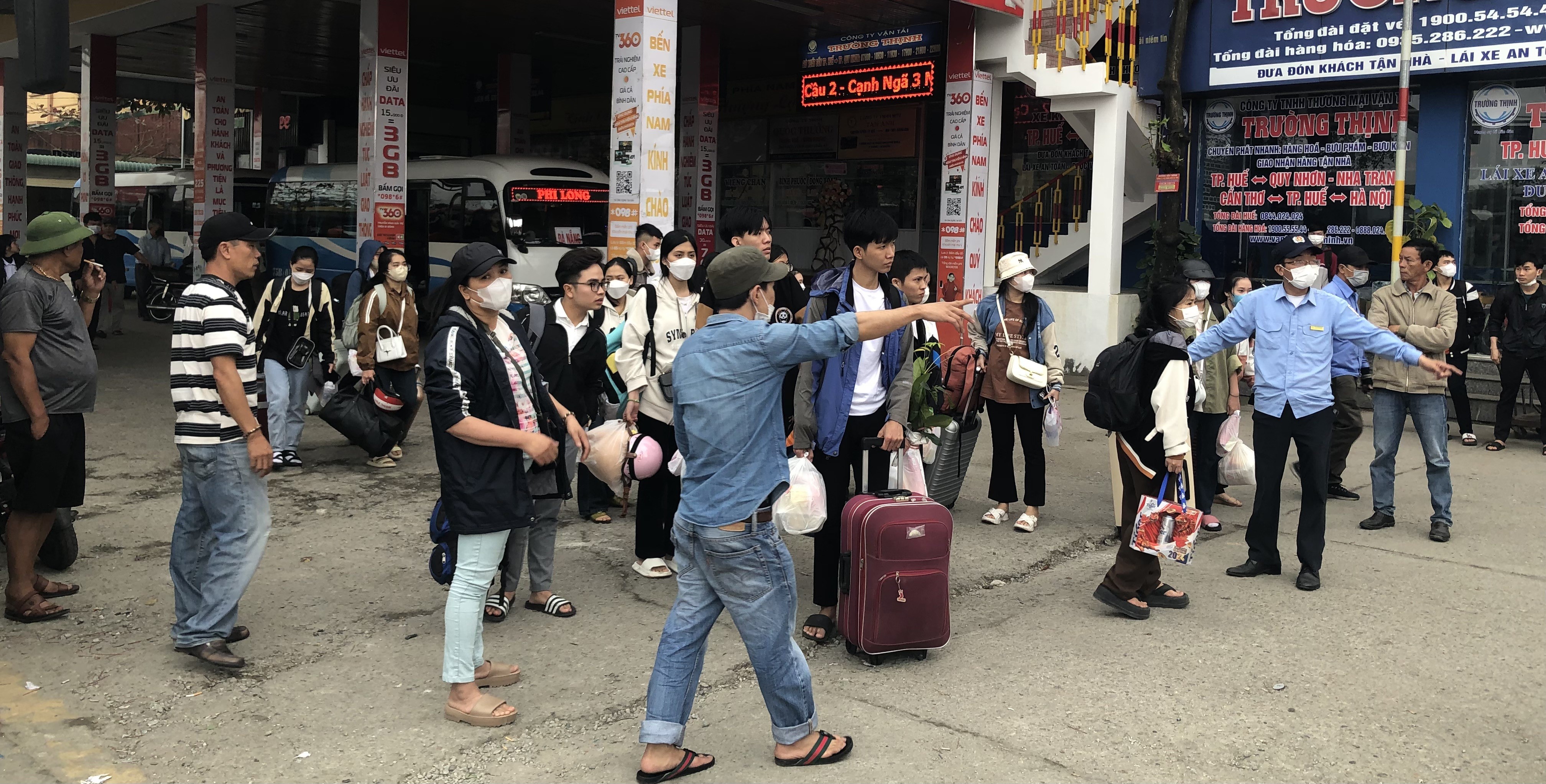 Rộn ràng tàu, xe ngày cận tết Giáp Thìn