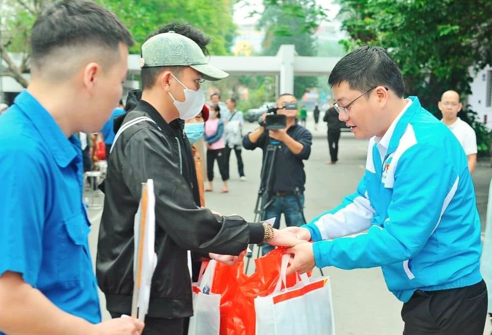 Áo xanh “phủ sóng” tình nguyện dịp Tết