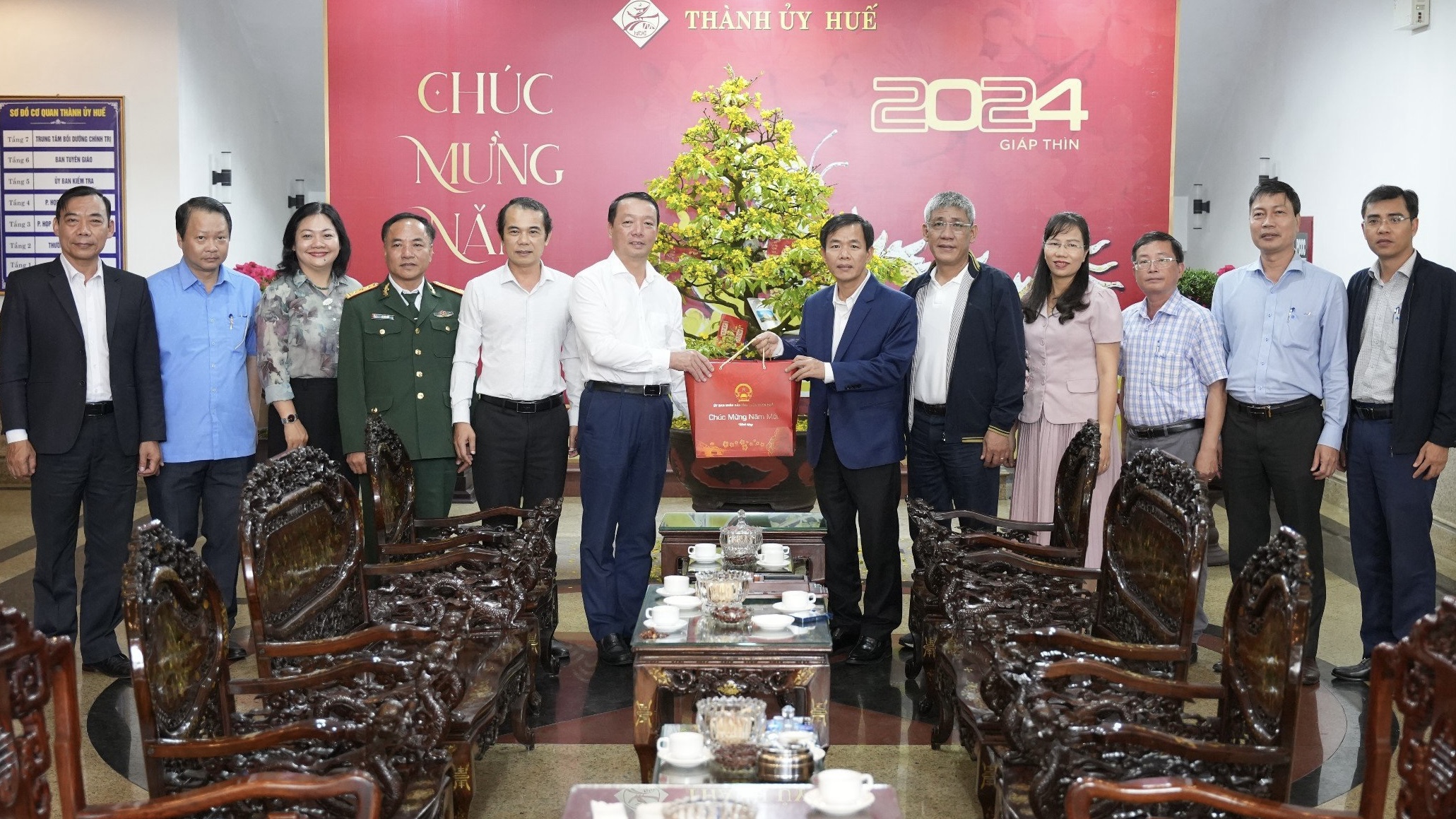 Chủ tịch UBND tỉnh Nguyễn Văn Phương chúc tết Đảng bộ, chính quyền và Nhân dân TP Huế