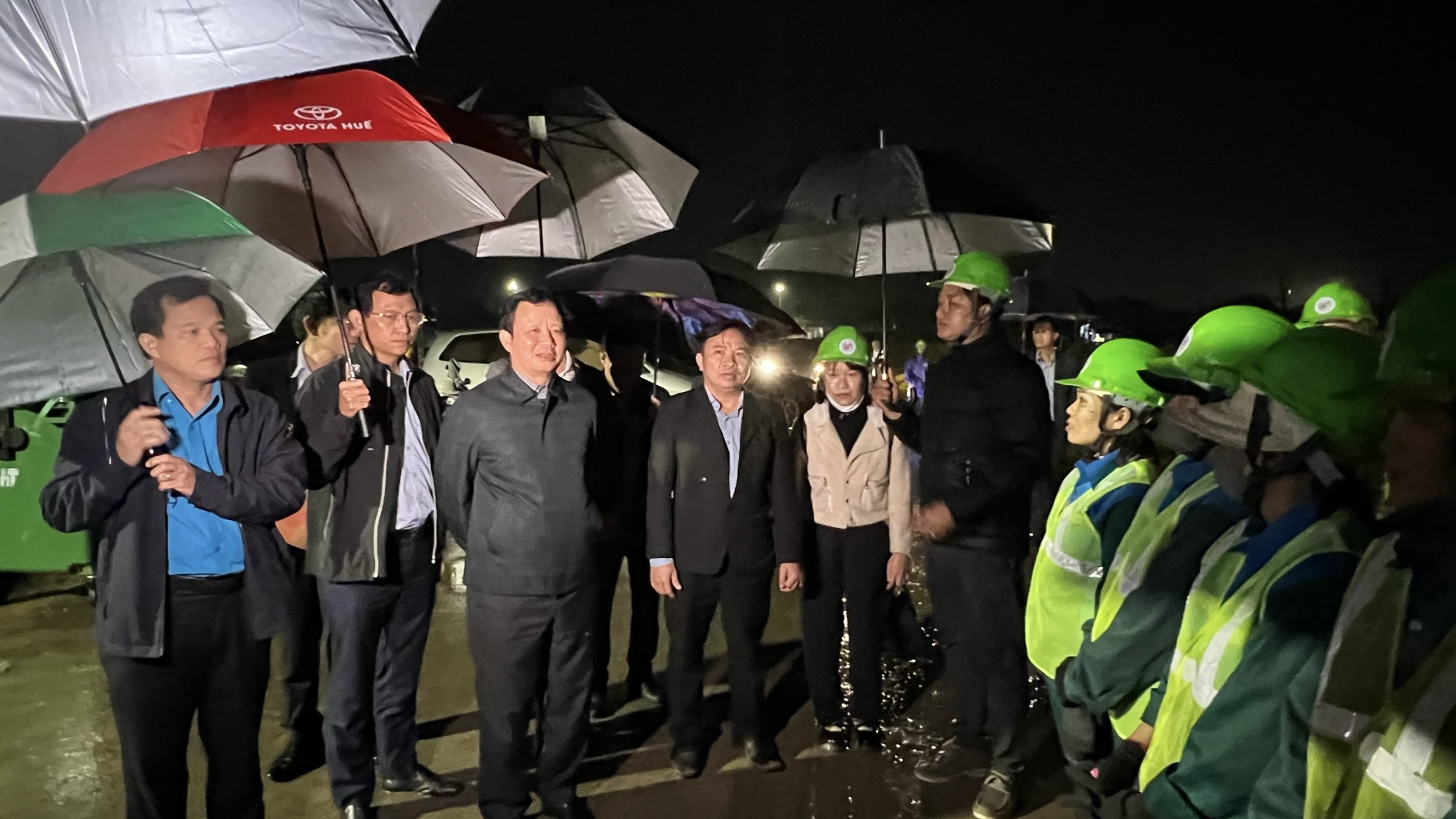 Lãnh đạo tỉnh thăm, chúc tết các đơn vị làm nhiệm vụ trong đêm Giao thừa