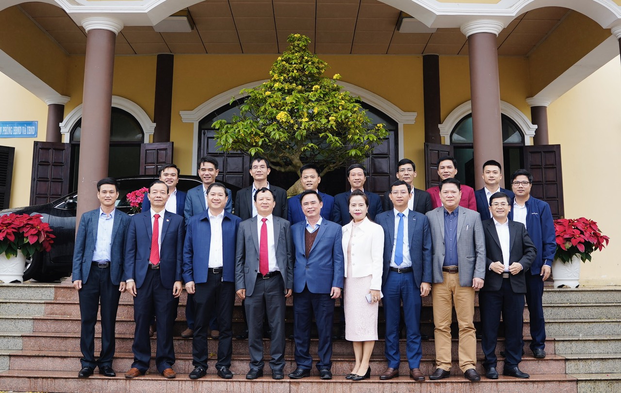 Bí thư Tỉnh ủy Lê Trường Lưu chúc tết thị xã Hương Thủy