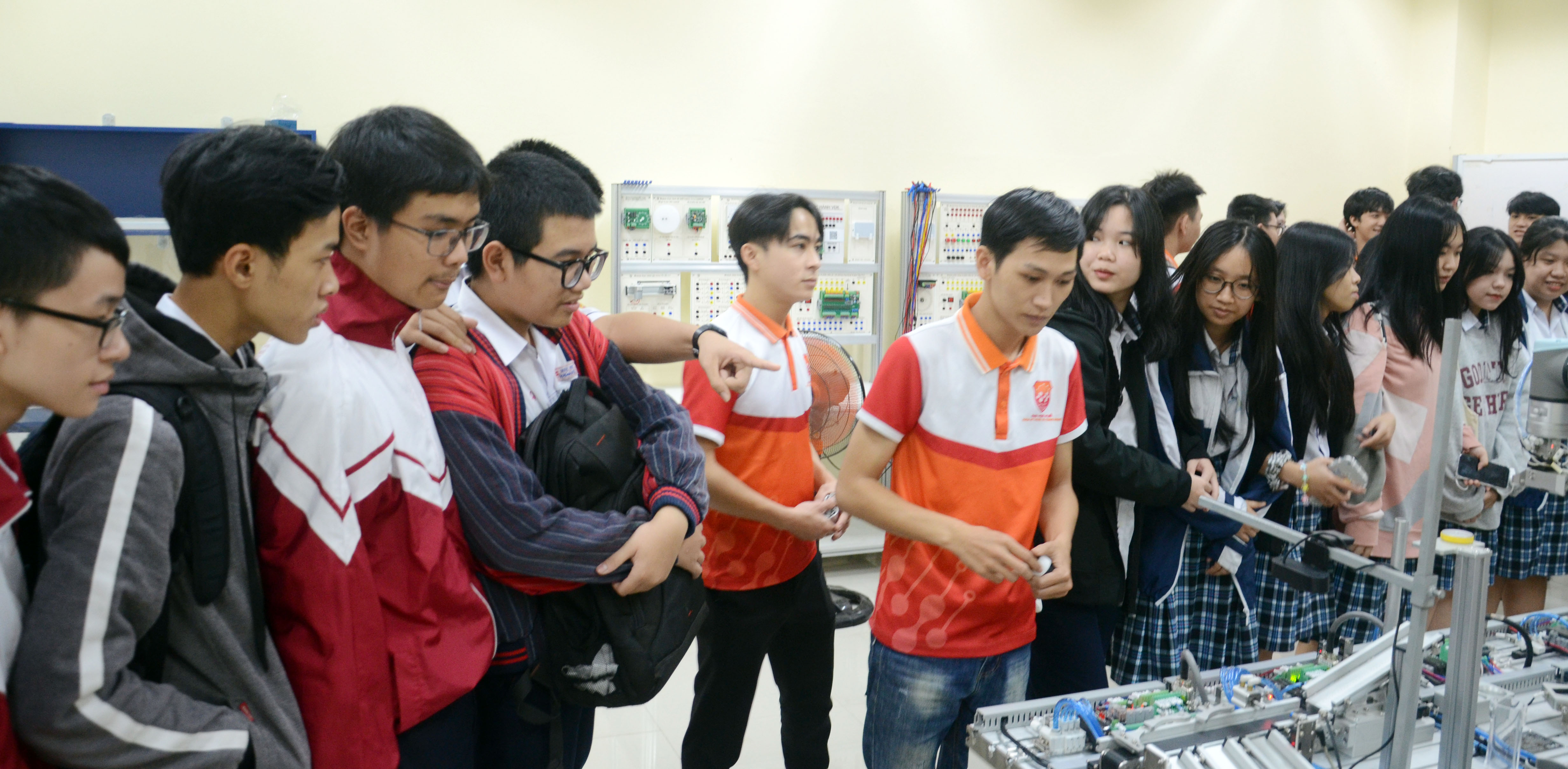 Bán dẫn - ngành “hot” năm 2024