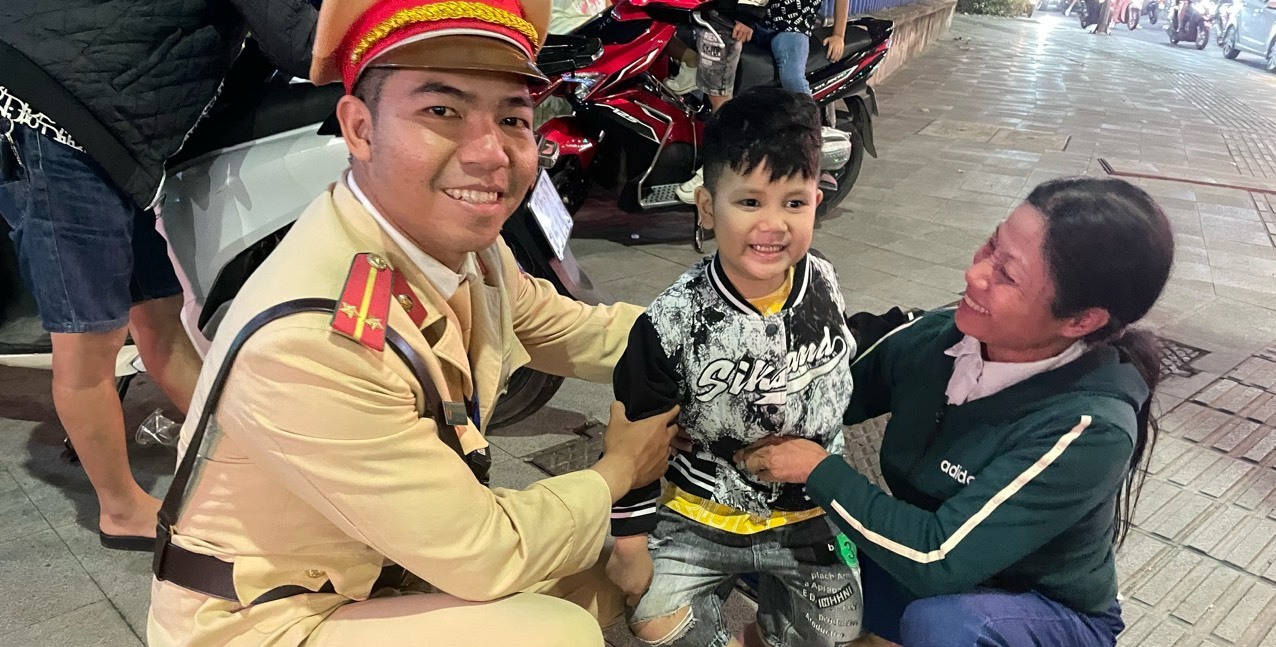 Tìm người thân cho cháu bé bị lạc