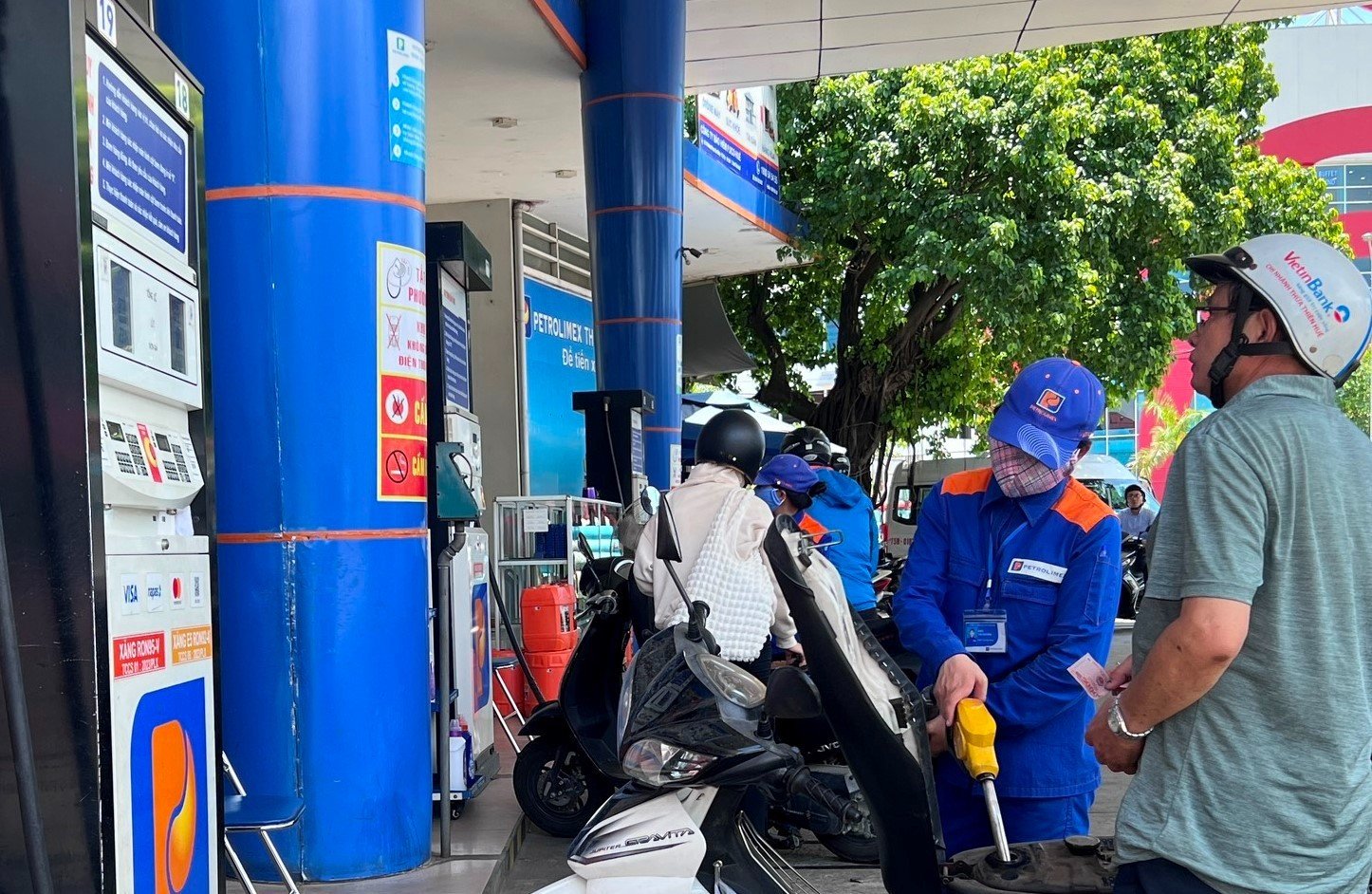 Giá xăng dầu tăng mạnh sau kỳ nghỉ tết Nguyên đán 2024