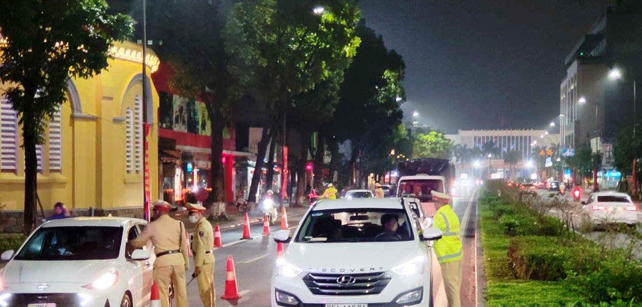 Tạm giữ 24 ô tô liên quan đến nồng độ cồn và phát hiện 2 vụ ma túy