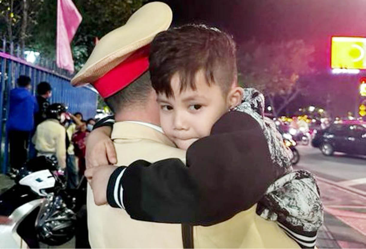 Ấm áp nghĩa tình