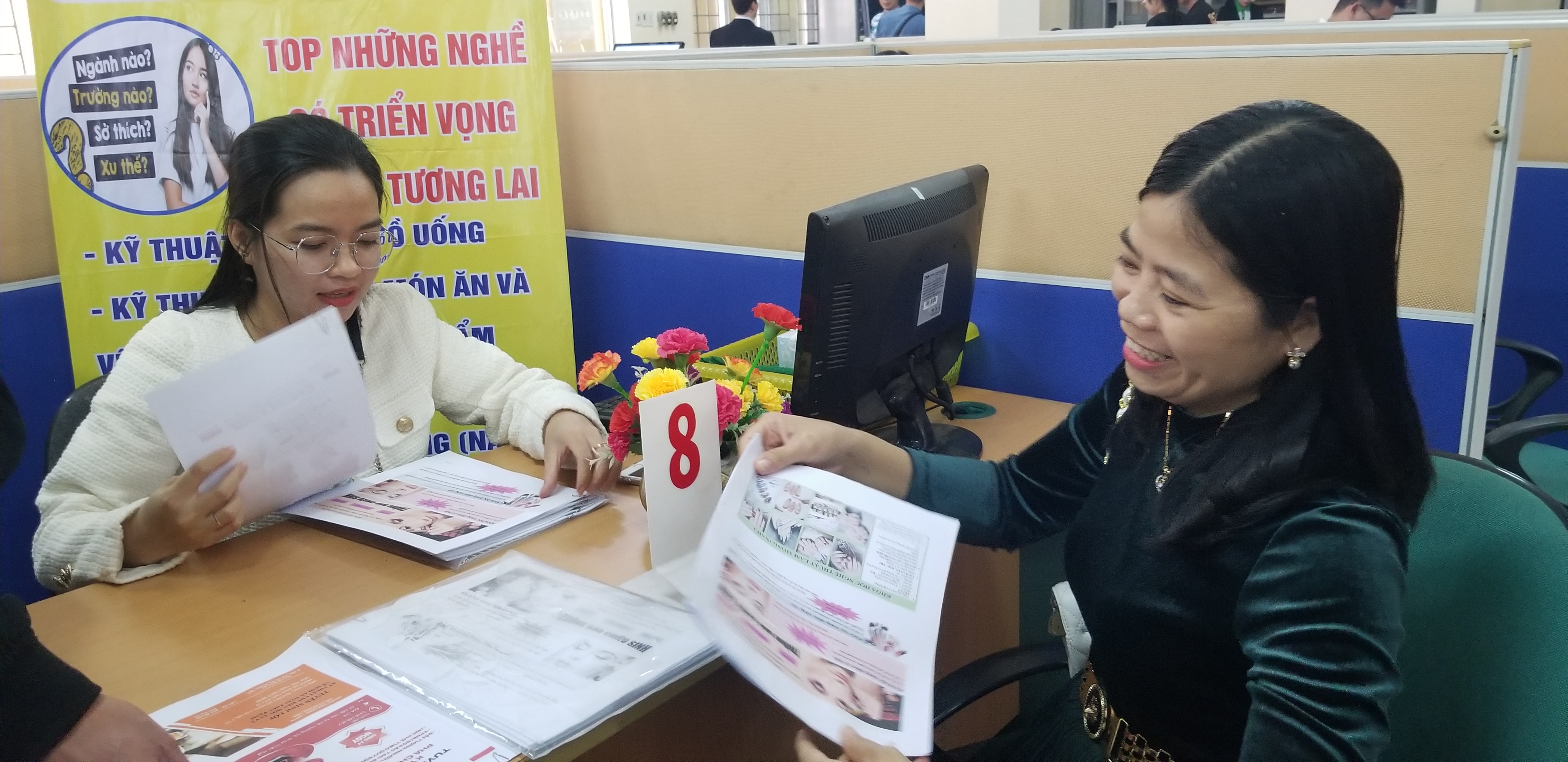 Kết nối việc làm với hơn 9 000 vị trí cần tuyển dụng