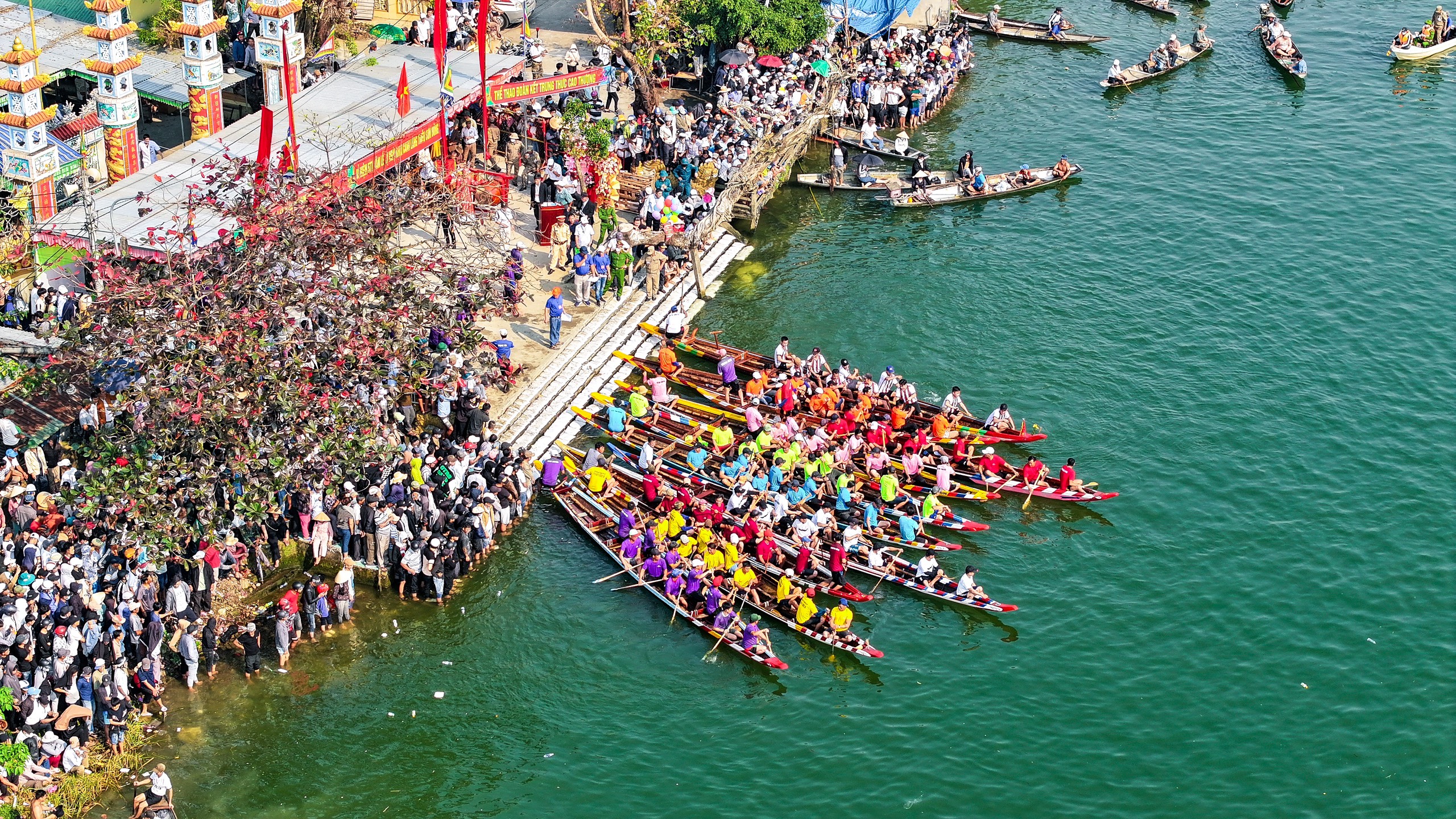 Rộn ràng đua trải truyền thống làng Triều Sơn Đông