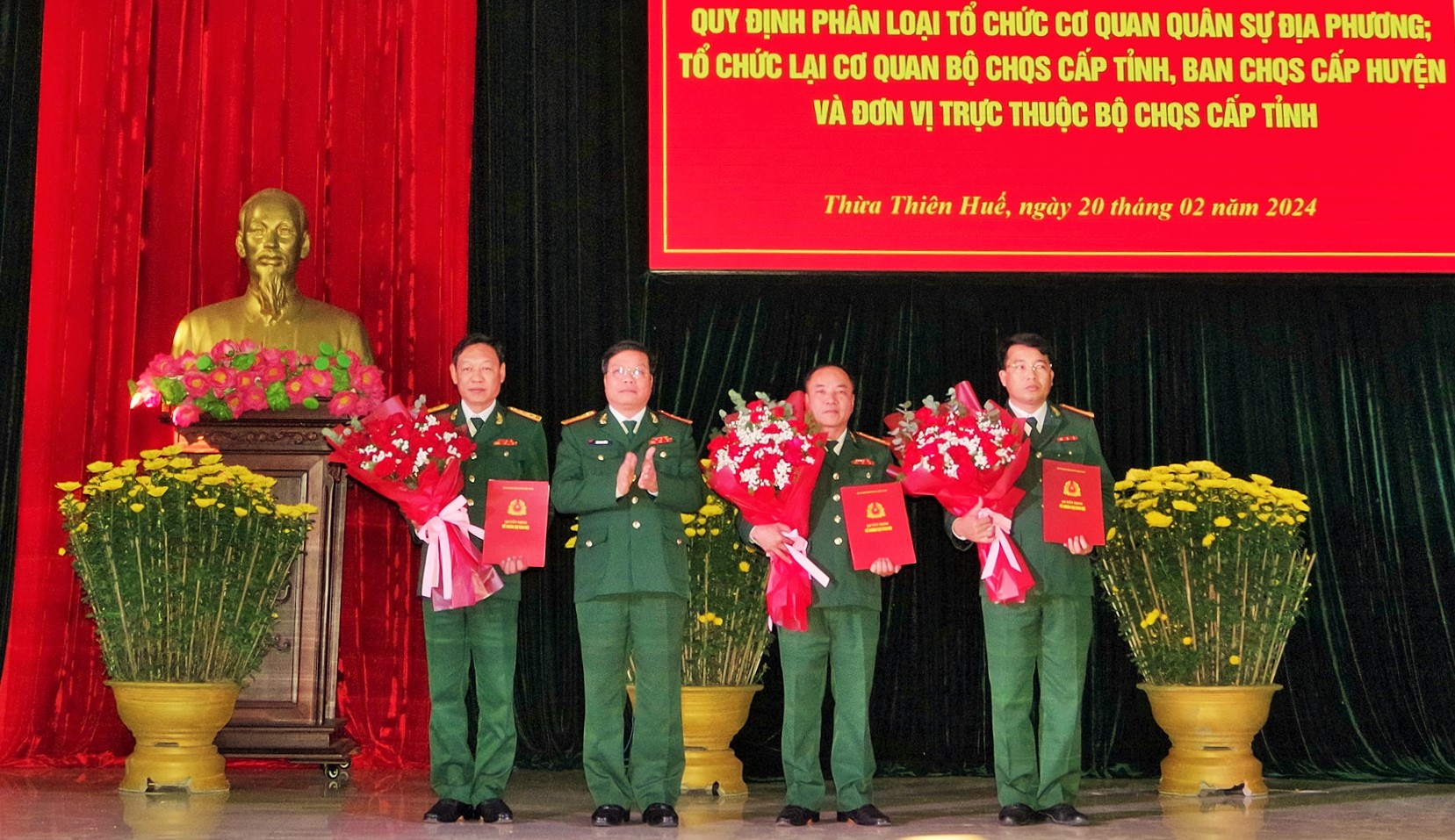 Công bố quyết định quy định phân loại tổ chức cơ quan quân sự địa phương