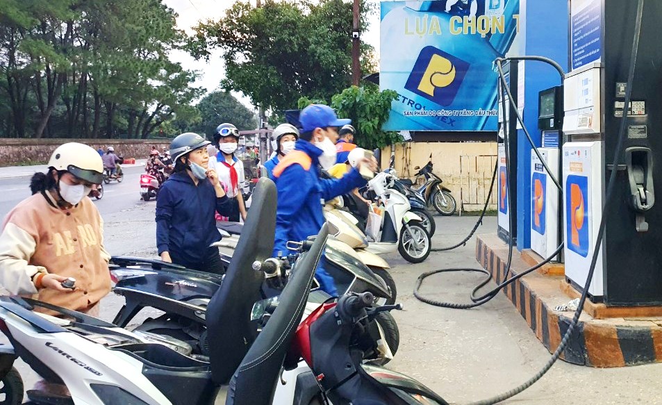 Giá xăng dầu giảm lần thứ 2 kể từ đầu năm