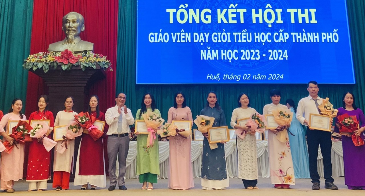 138 giáo viên được công nhận giáo viên dạy giỏi tiểu học cấp thành phố