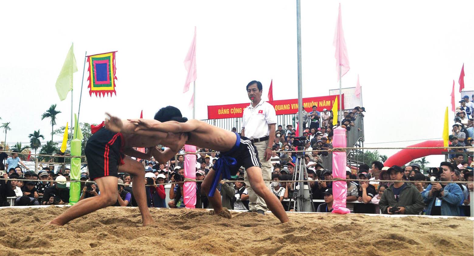 Từ sới vật ở làng đến võ đài quốc tế