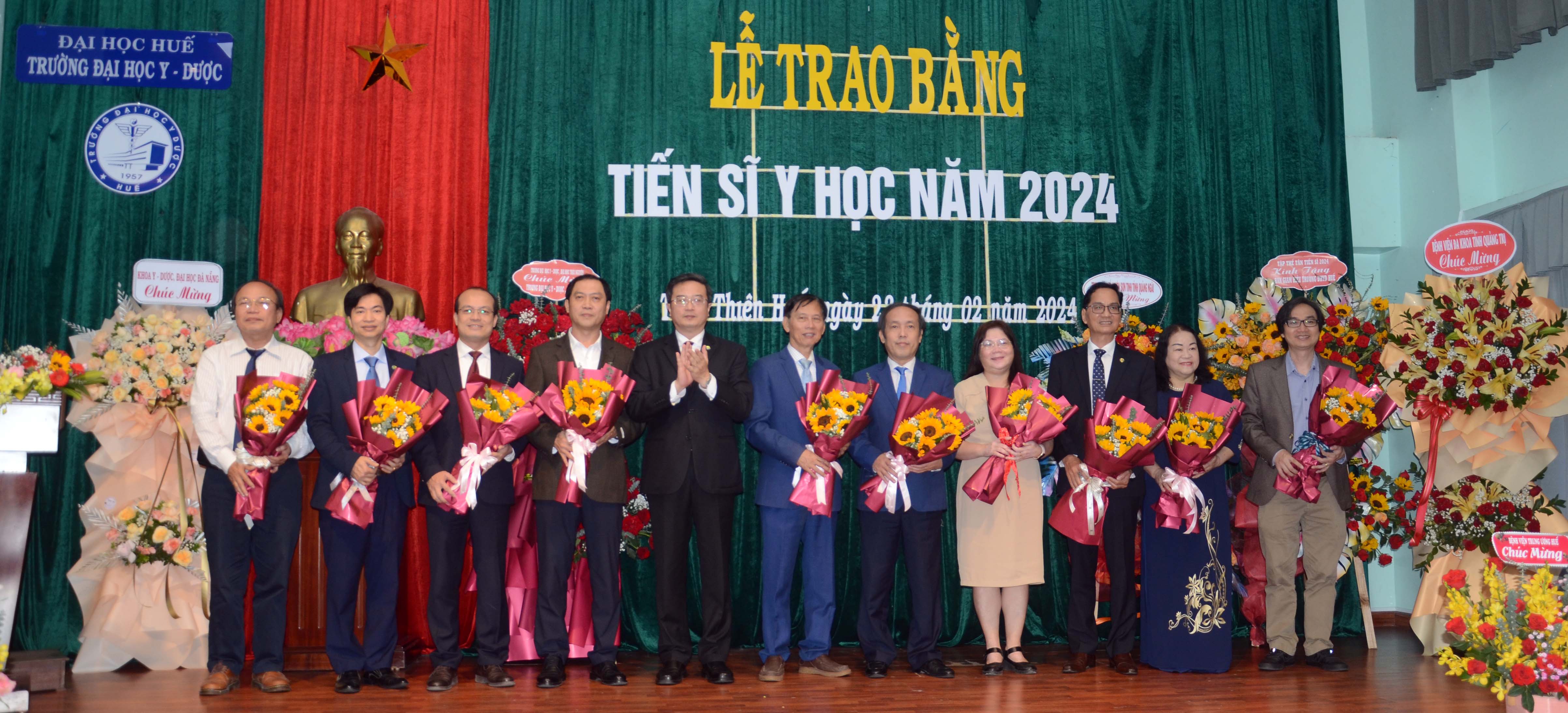 Trường đại học Y - Dược tổ chức trao bằng tiến sĩ 2024
