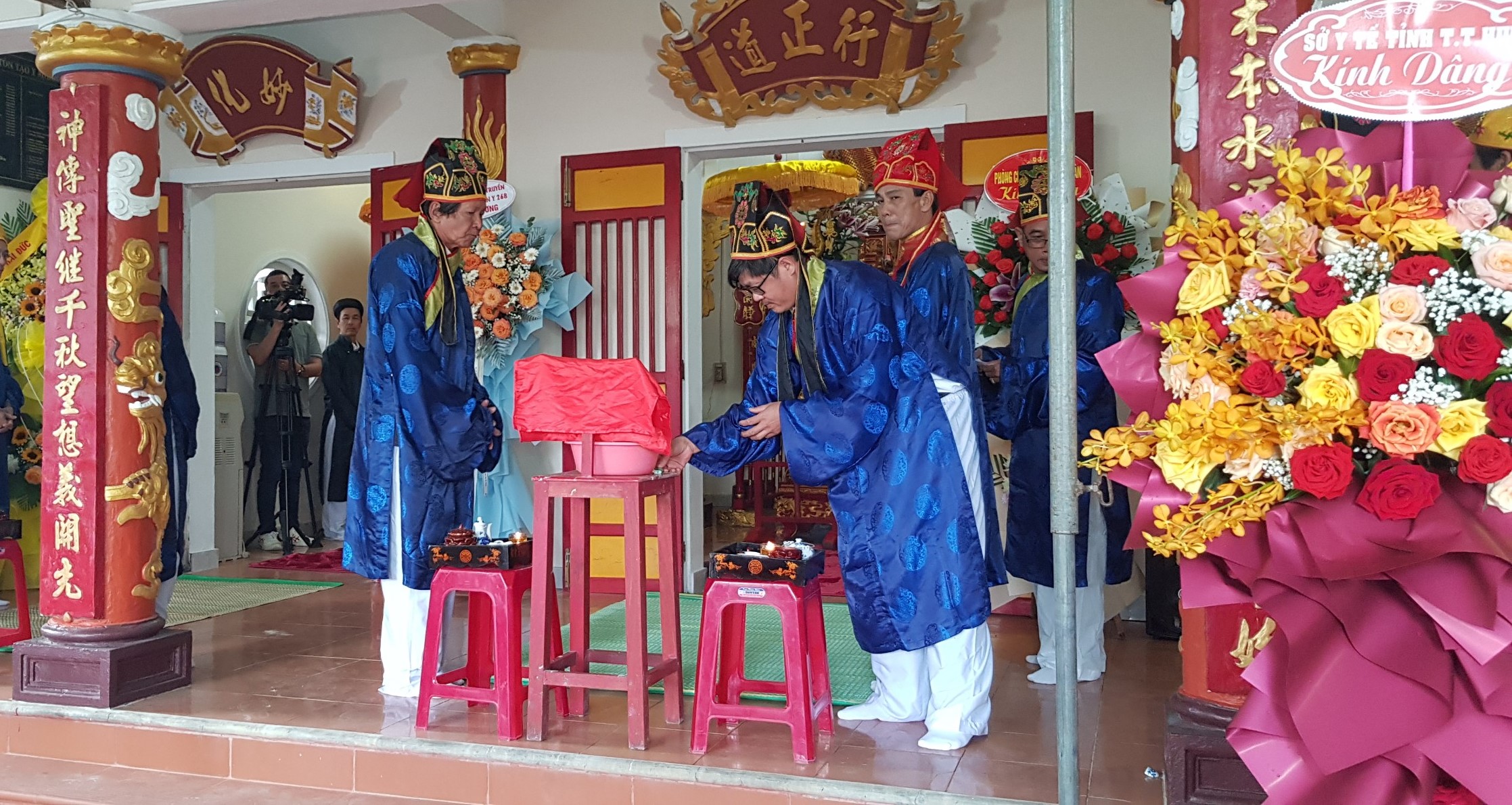 Dâng hương tưởng niệm Đại danh y Hải Thượng Lãn Ông Lê Hữu Trác