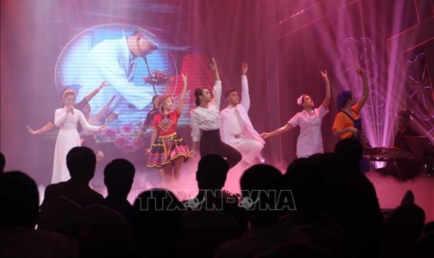 Tri ân những đóng góp to lớn của các y, bác sĩ