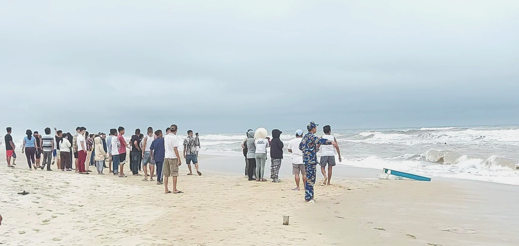 Kịp thời cứu hộ 4 ngư dân gặp nạn trên biển