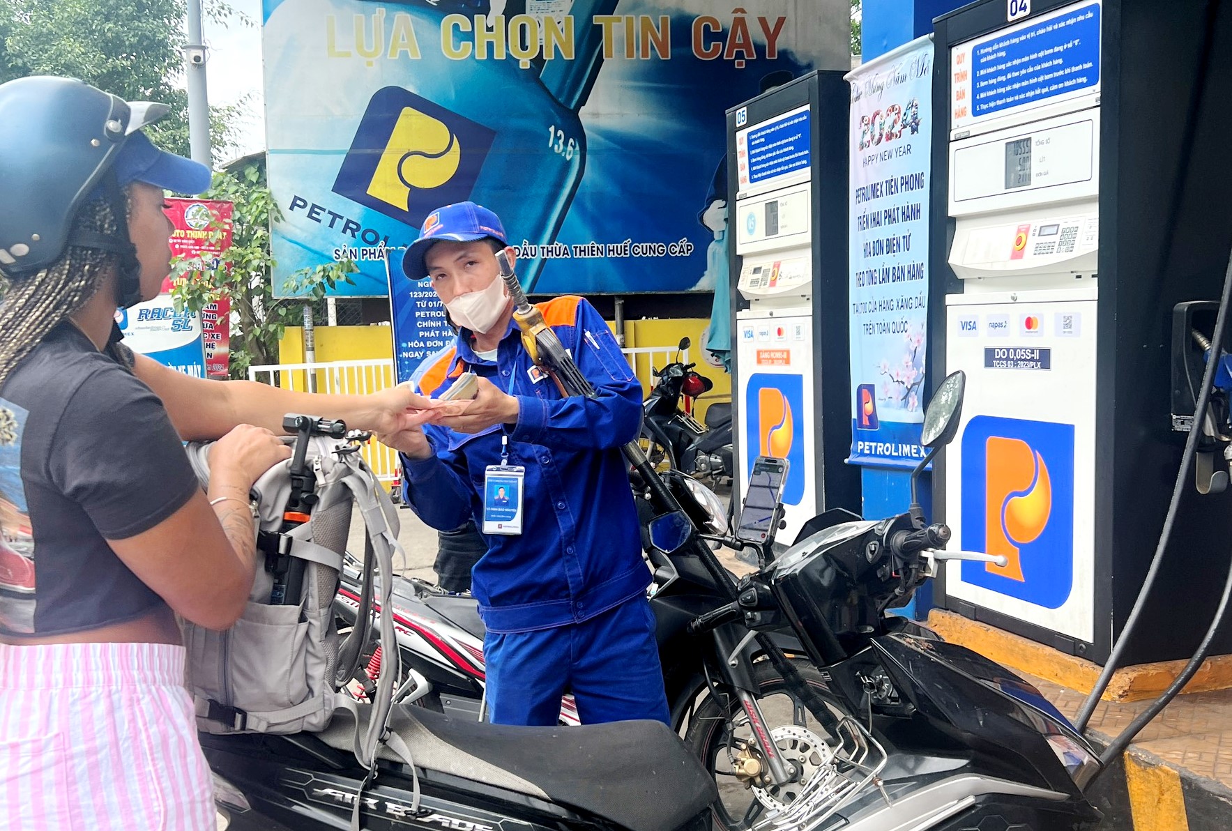 Xăng tăng, dầu giảm